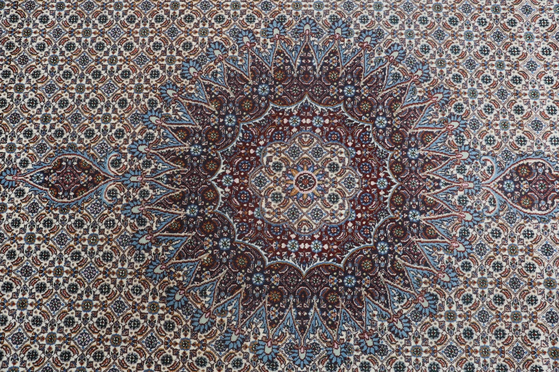 Moud Persian Rug 195 × 300 cm in Wool & Silk, hand-knotted - Image 9
