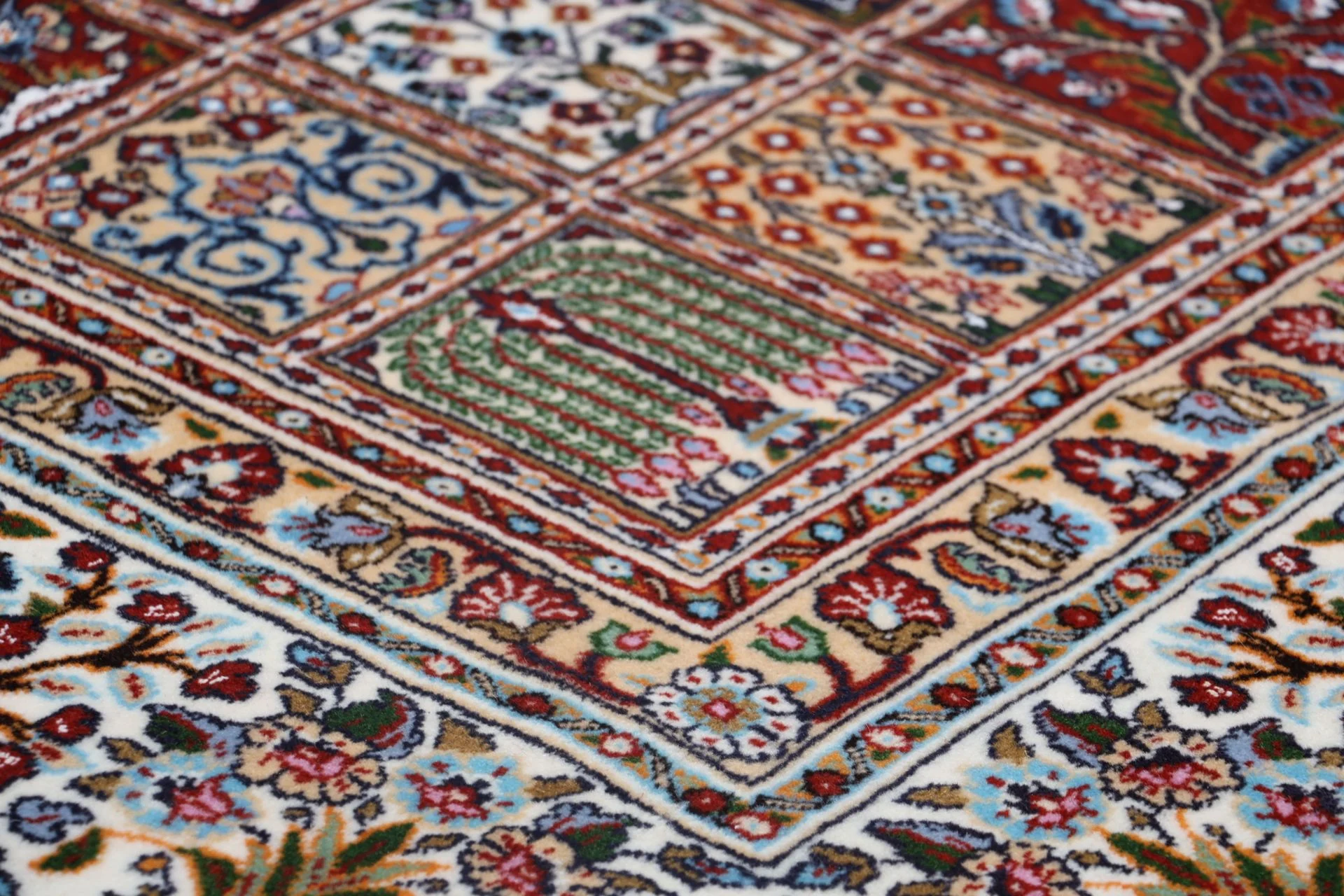 Moud Persian Rug 200 × 302 cm in Wool, hand-knotted - Image 5