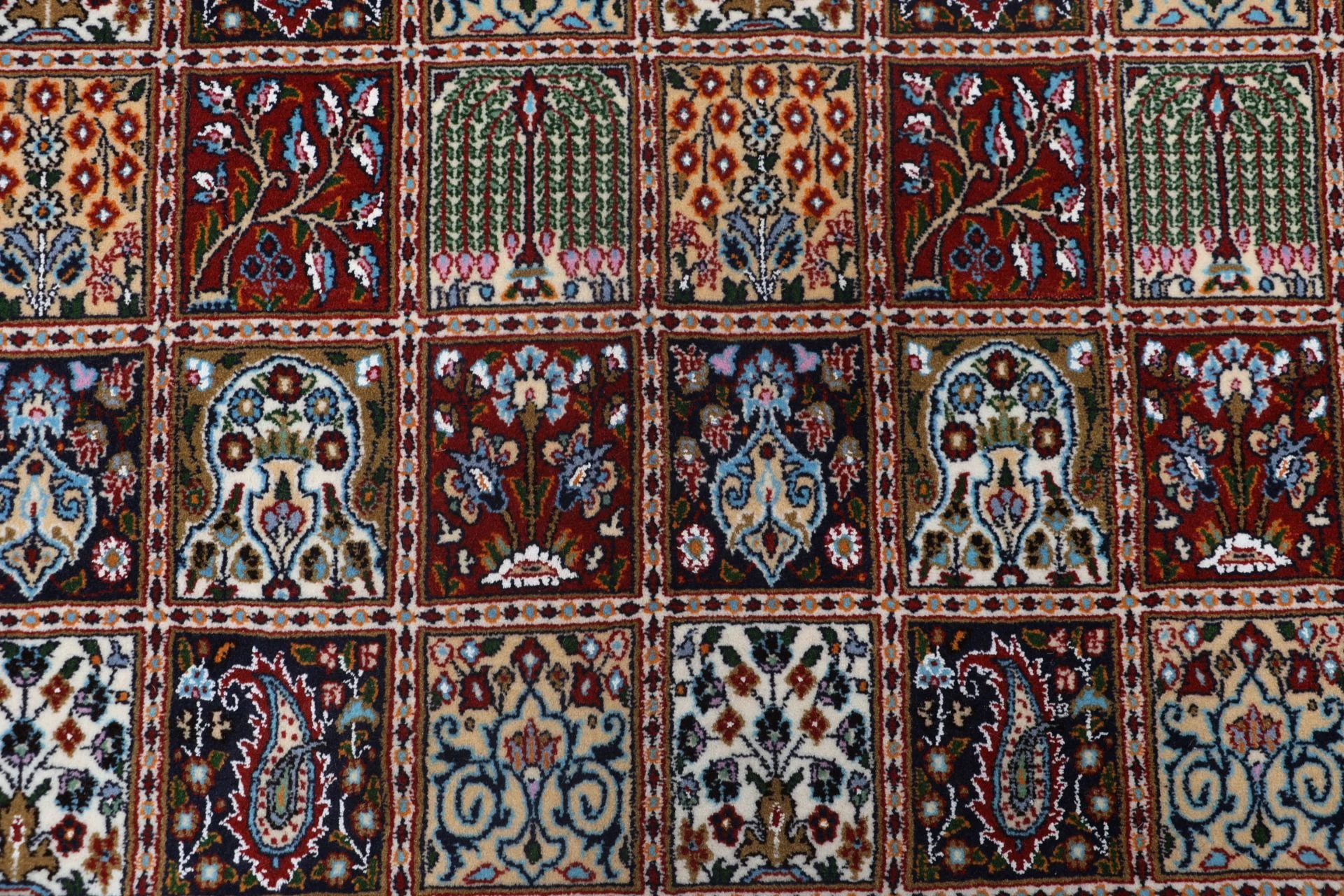Moud Persian Rug 200 × 302 cm in Wool, hand-knotted - Image 9