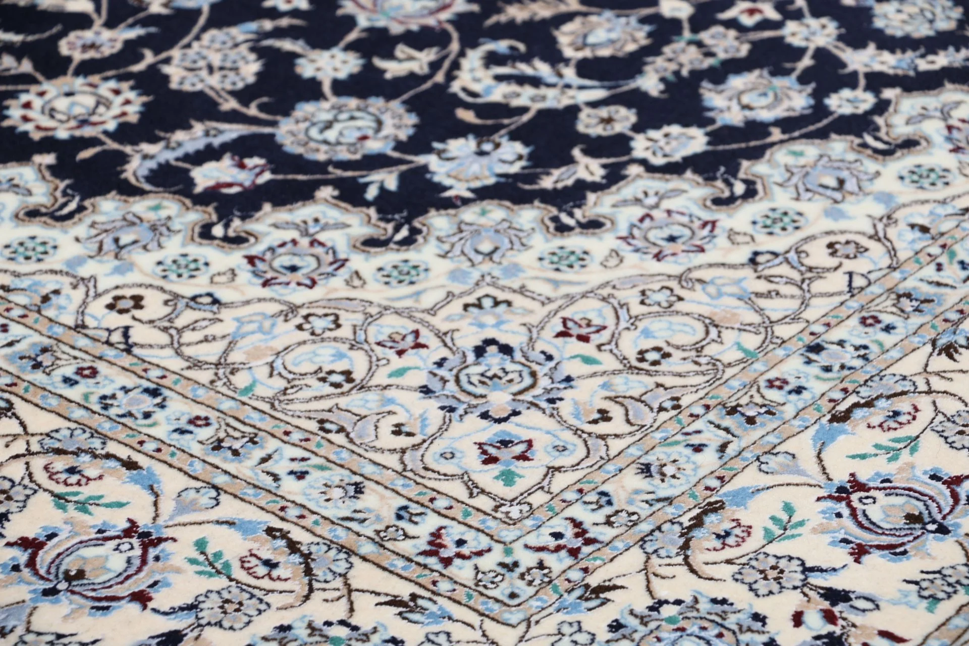 Wool & Silk Nain Persian Rug 175 × 255 cm, hand-knotted - Image 5