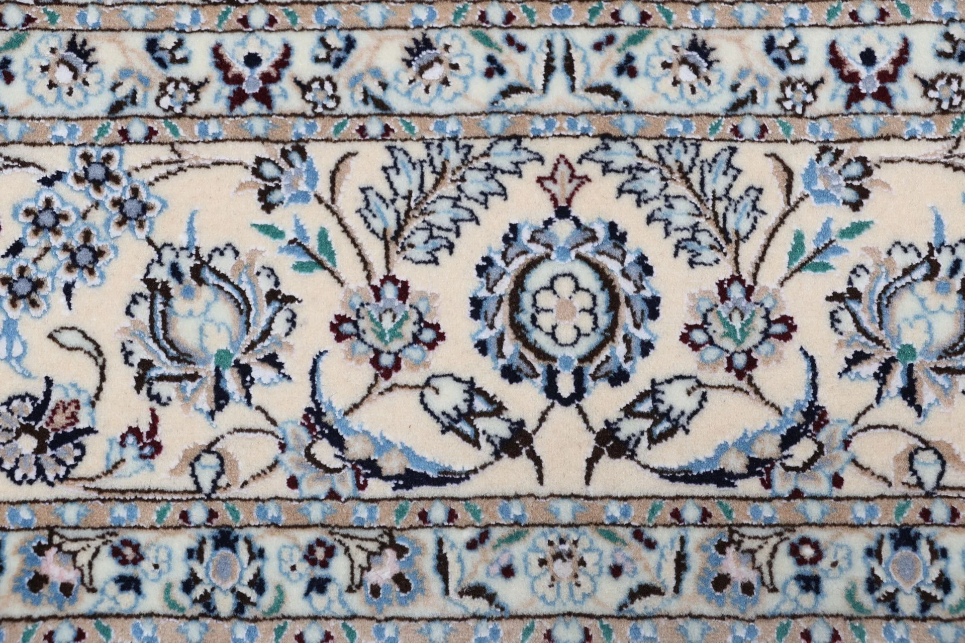 Wool & Silk Nain Persian Rug 175 × 255 cm, hand-knotted - Image 8