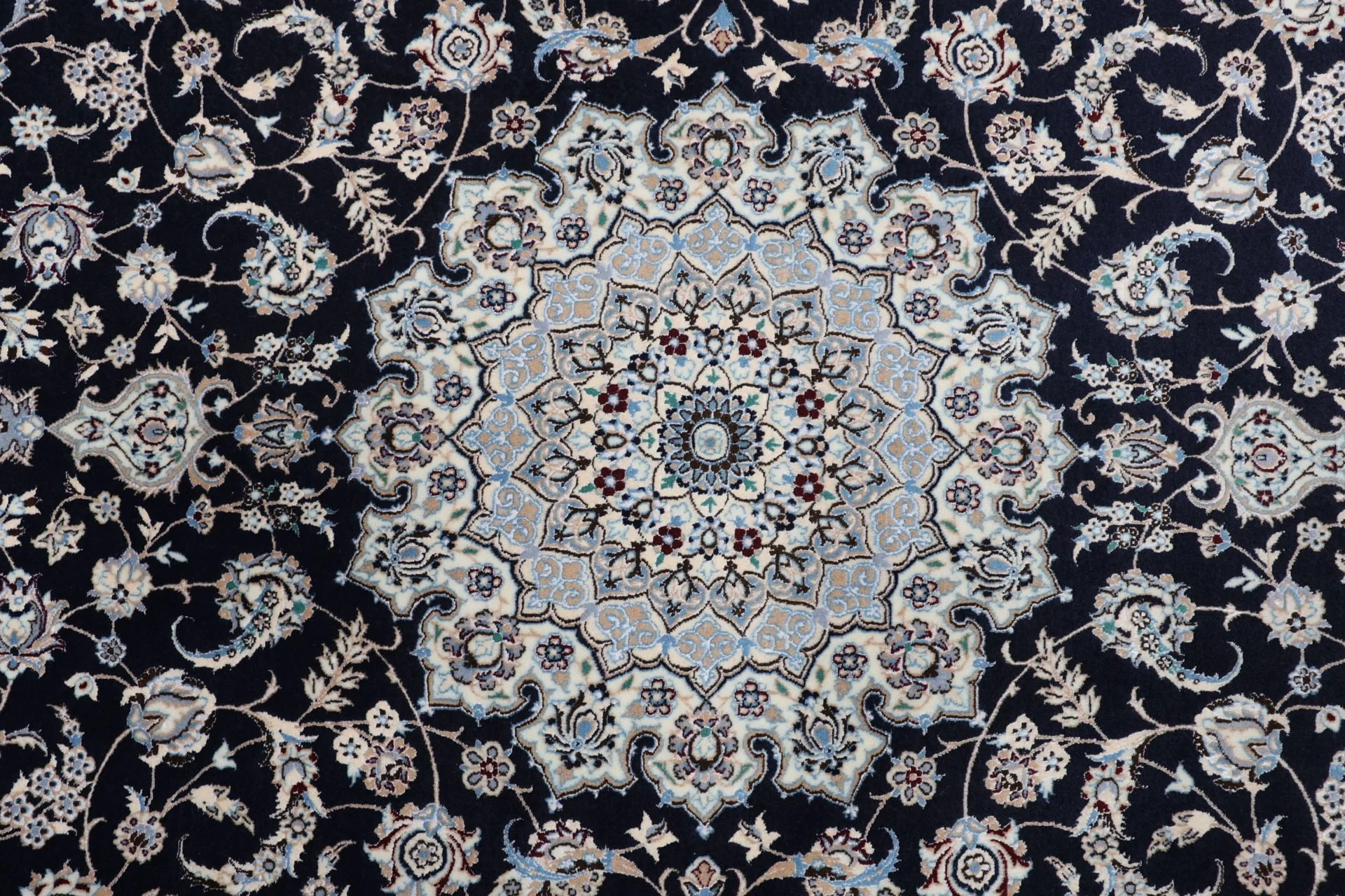 Wool & Silk Nain Persian Rug 175 × 255 cm, hand-knotted - Image 9