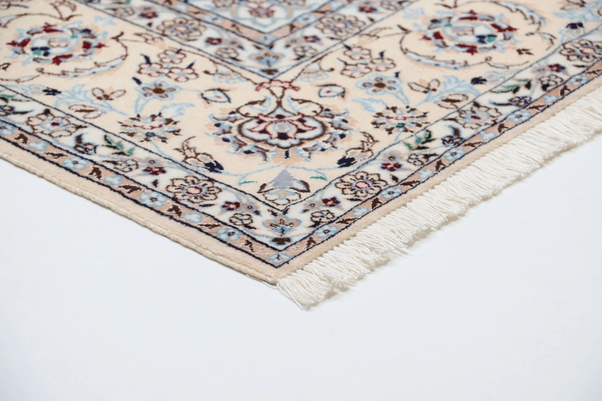 Nain Persian Rug 150 × 240 cm in Wool & Silk, hand-knotted - Image 6