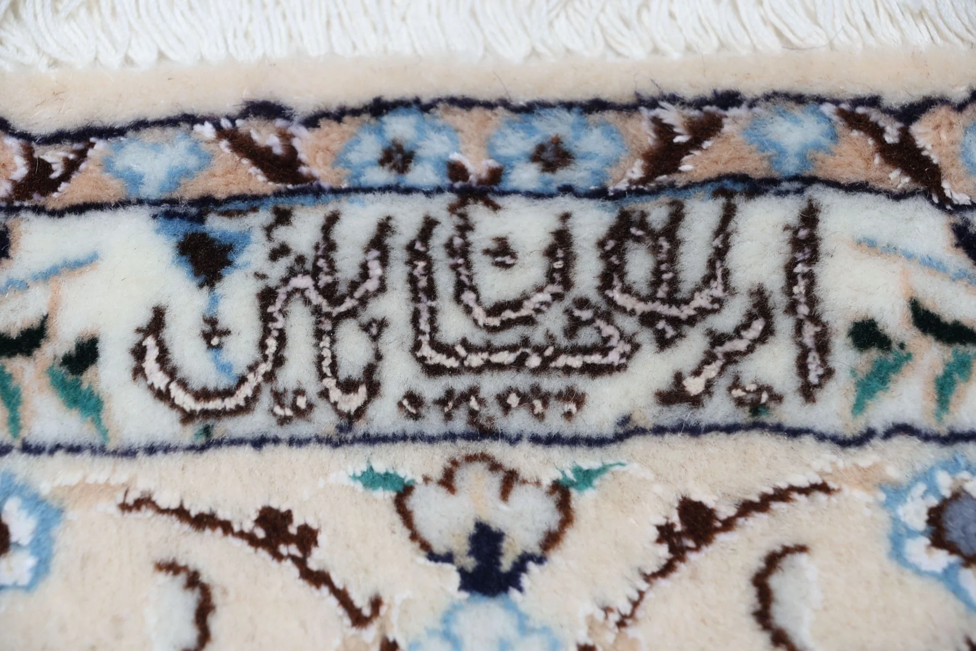 Nain Persian Rug 150 × 240 cm in Wool & Silk, hand-knotted - Image 12