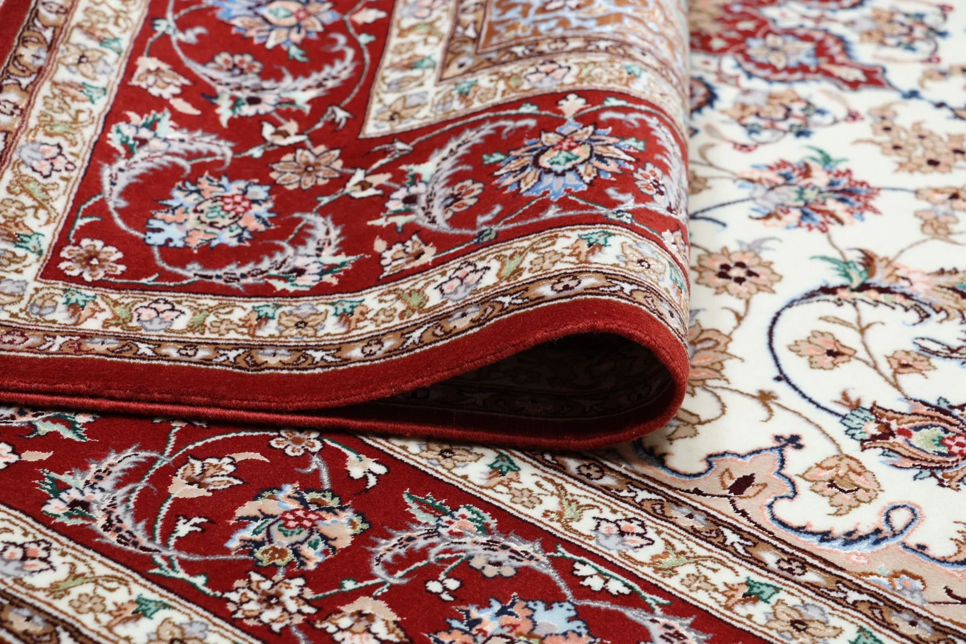 Wool & Silk Isfahan Persian Rug 157 × 230 cm, hand-knotted - Image 10
