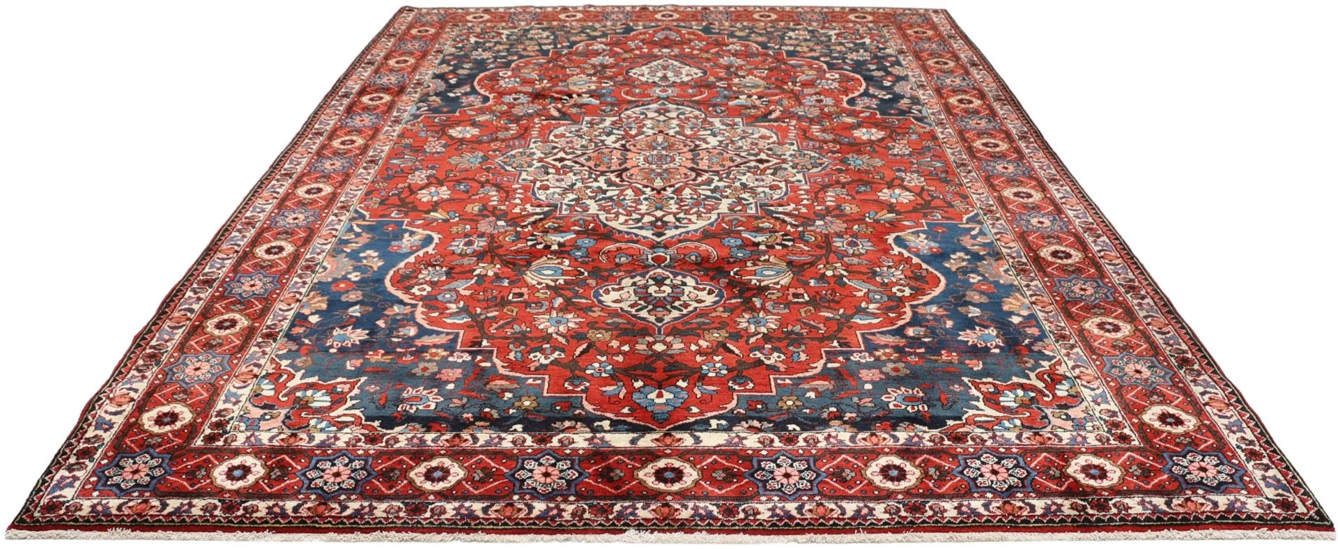 Alternative view of Bakhtiari Persian Rug 222 × 323 cm in Wool, hand-knotted