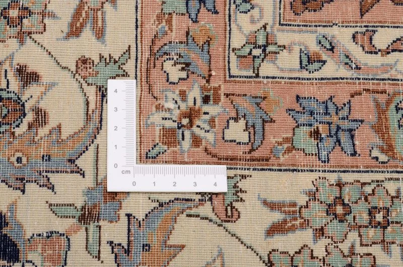 Isfahan Persian Rug 246 × 308 cm in Wool, hand-knotted - Image 3