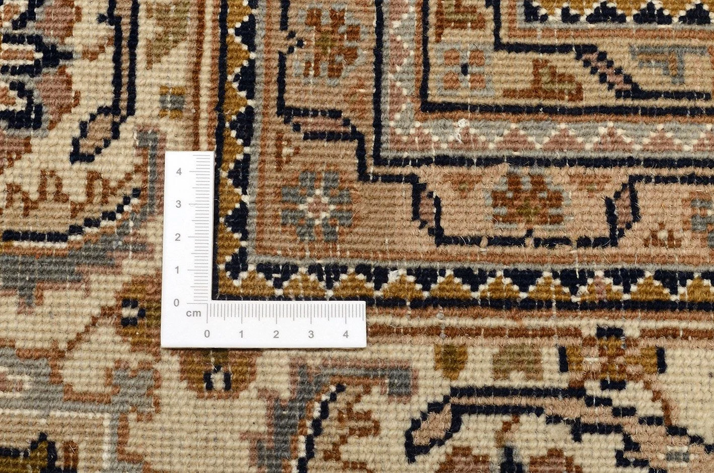 Wool & Silk Tabriz Indian Rug 245 × 303 cm, hand-knotted - Image 3