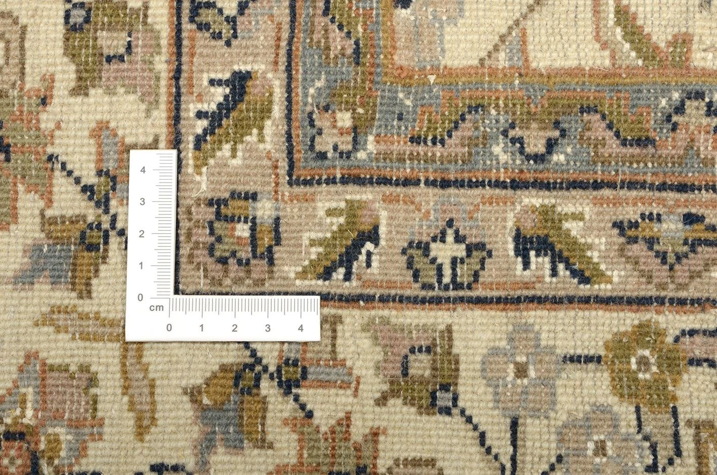 Wool Isfahan Indian Rug 204 × 302 cm, hand-knotted - Image 3