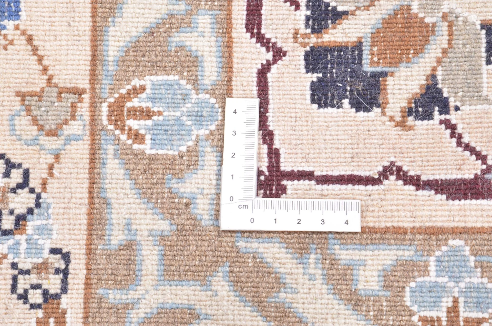 Hand-Knotted Nain Persian Rug, 209 × 311 cm, Wool - Image 3