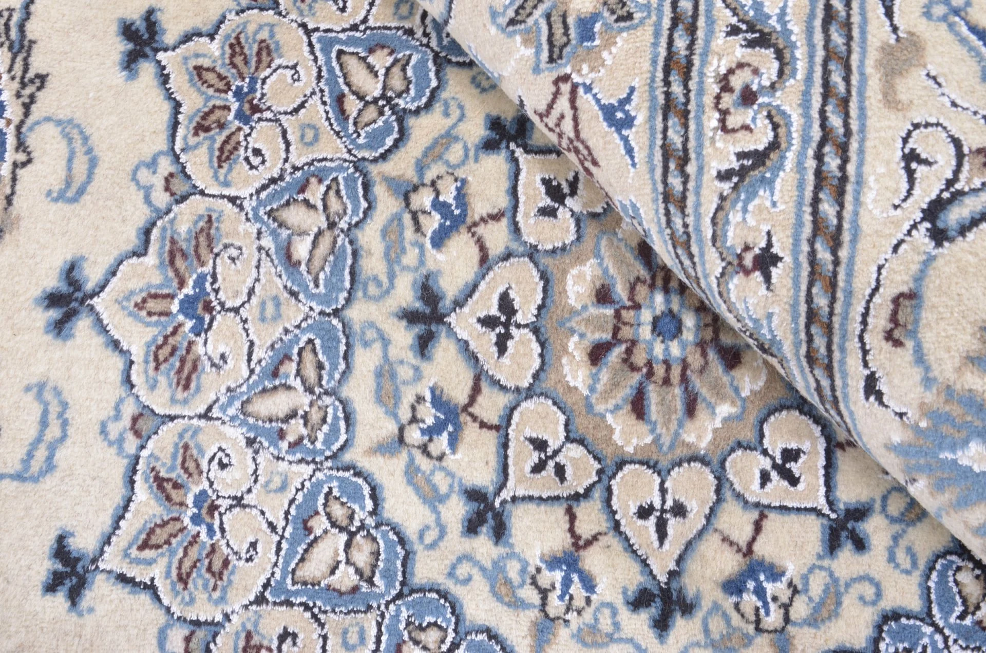 Nain Persian Rug 201 × 302 cm in Wool, hand-knotted - Image 4