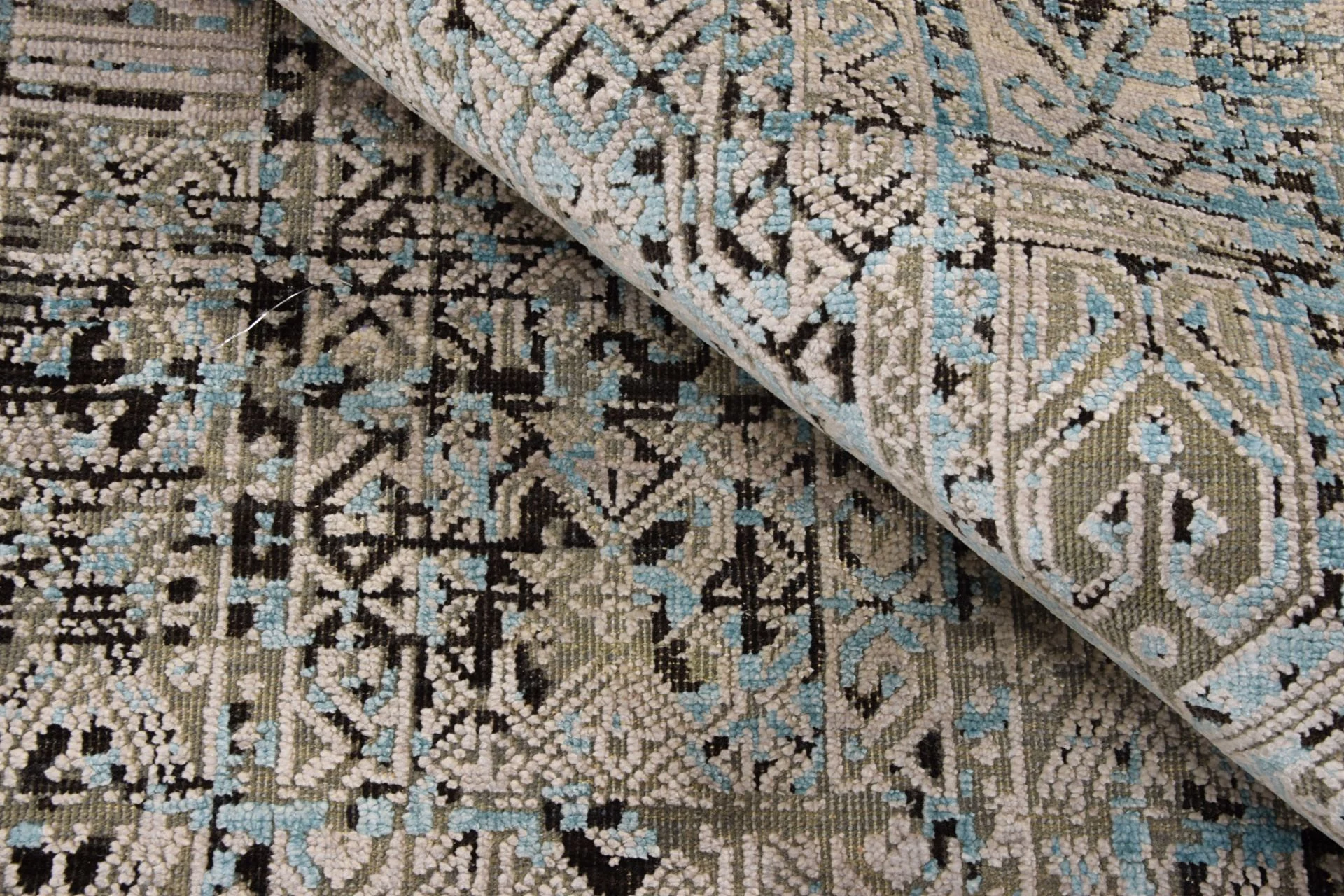Indian Rug 267 × 364 cm in Wool & Silk, hand-knotted - Image 4