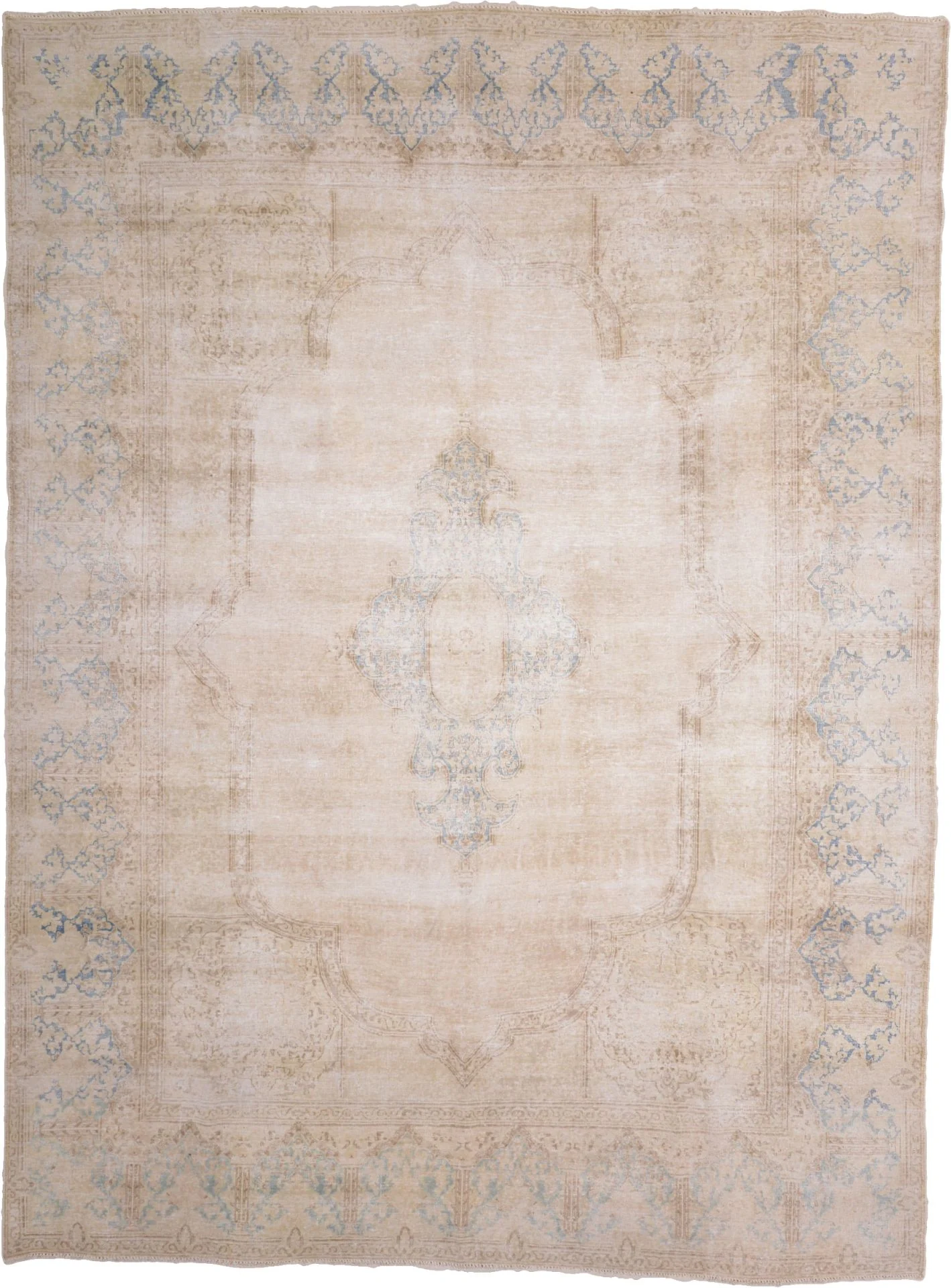 Wool Pakistani Rug 369 × 277 cm, hand-knotted