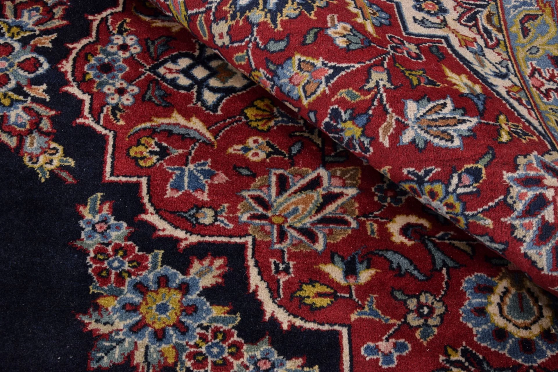 Hand-Knotted Kashan Persian Rug, 226 × 274 cm, Wool - Image 6