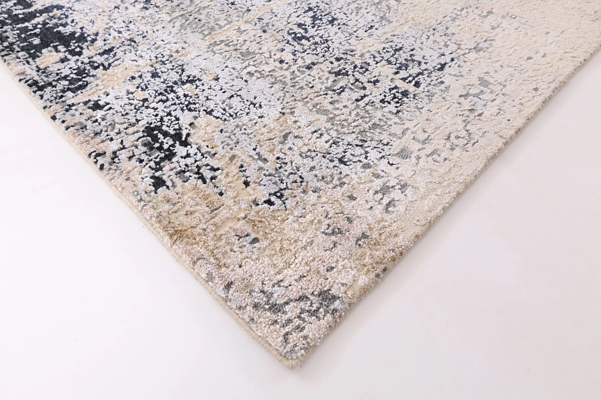 Hand-Knotted Indian Rug, 202 × 304 cm, Wool & Silk - Image 5
