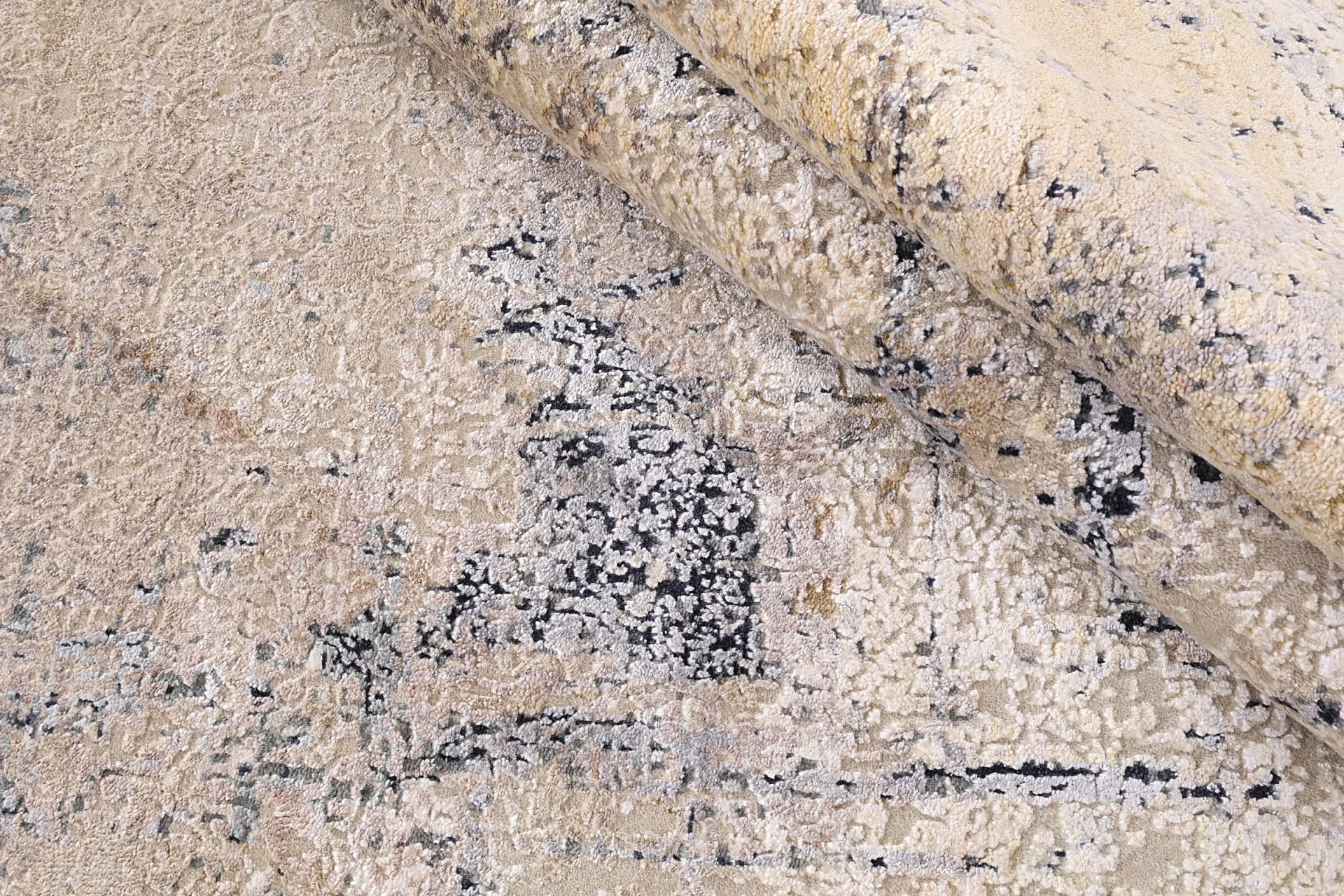 Hand-Knotted Indian Rug, 202 × 304 cm, Wool & Silk - Image 7