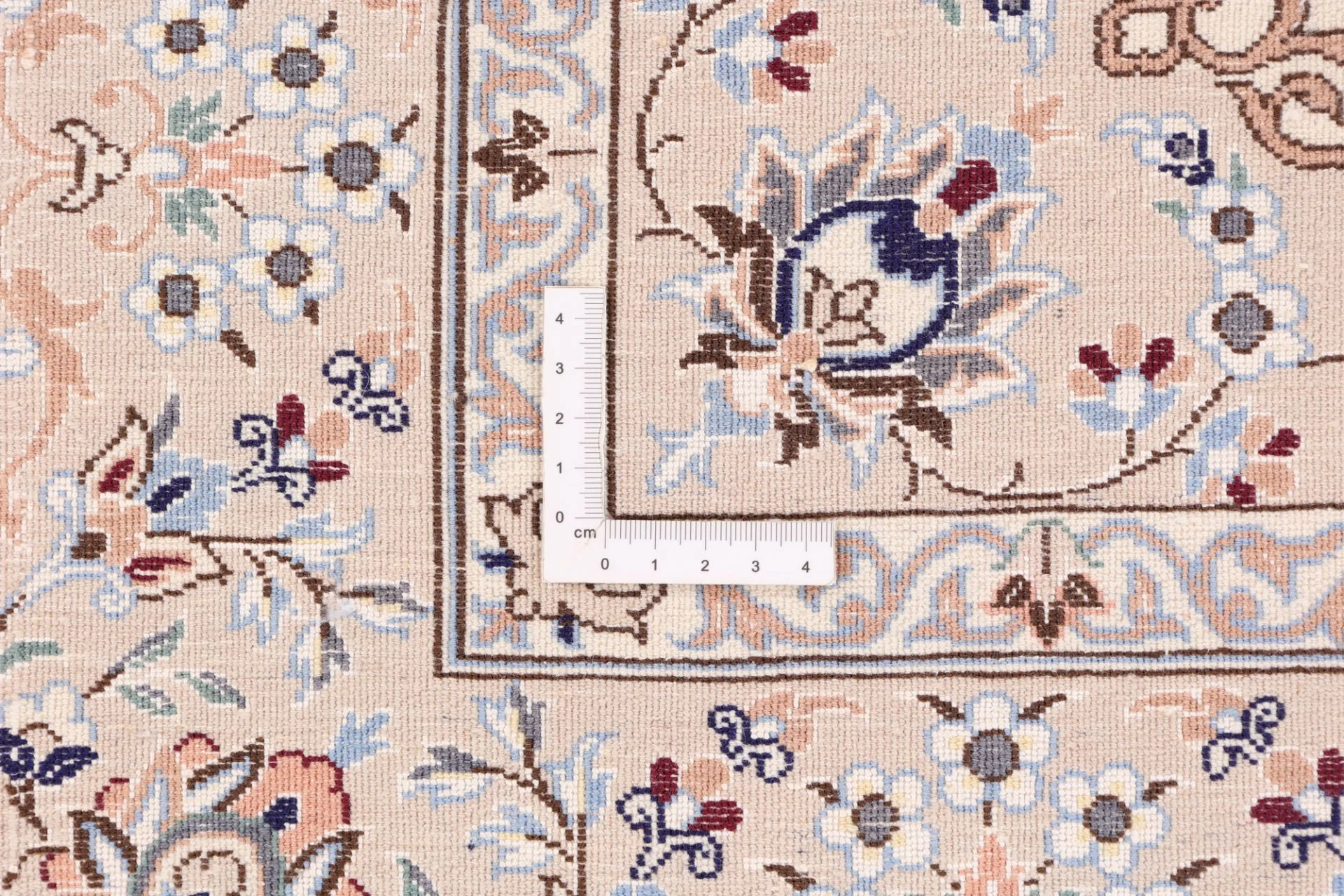 Wool Nain Persian Rug 104 × 149 cm, hand-knotted - Image 9