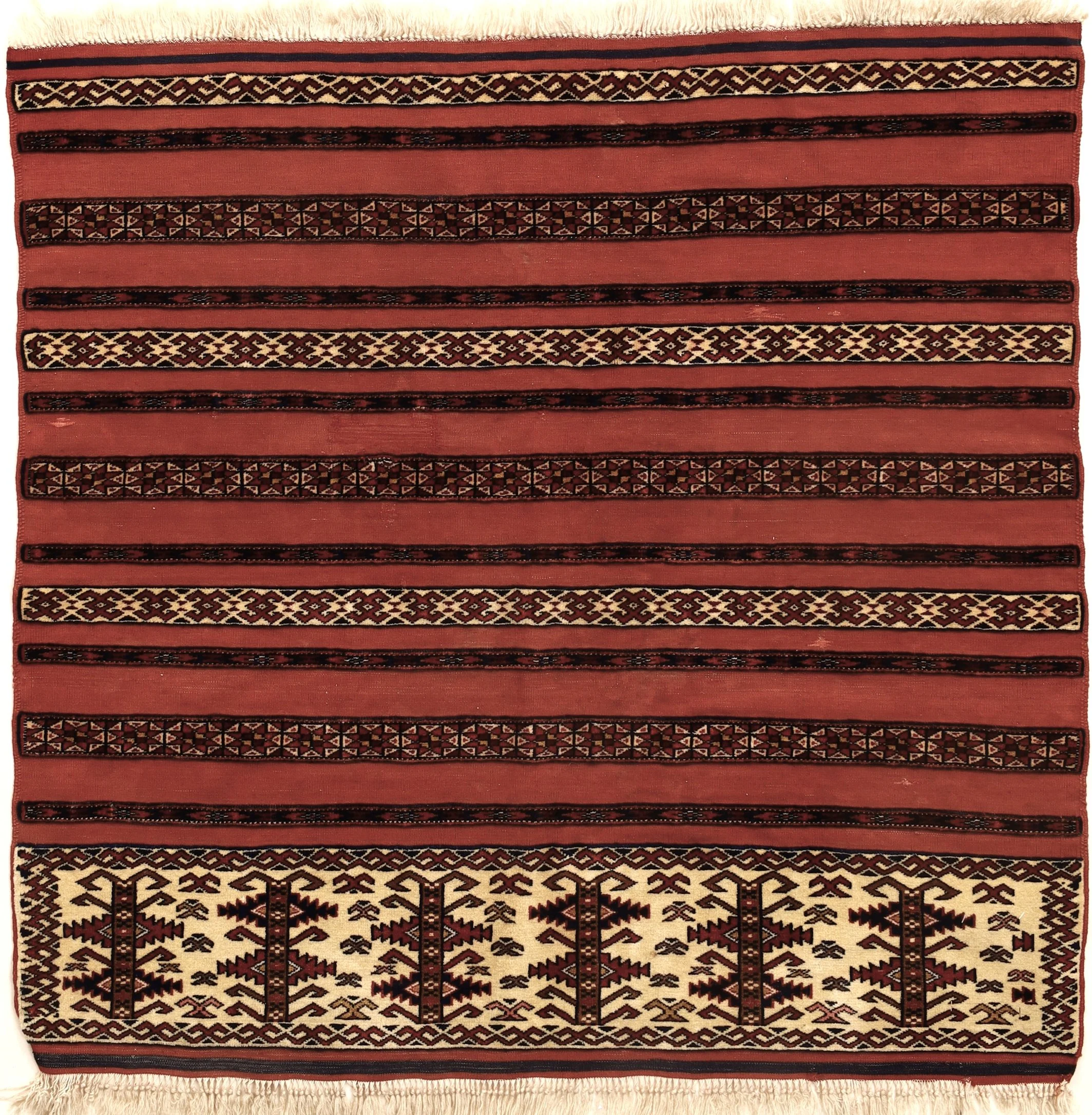 Turkmen Persian Rug 109 × 105 cm in Wool, hand-knotted