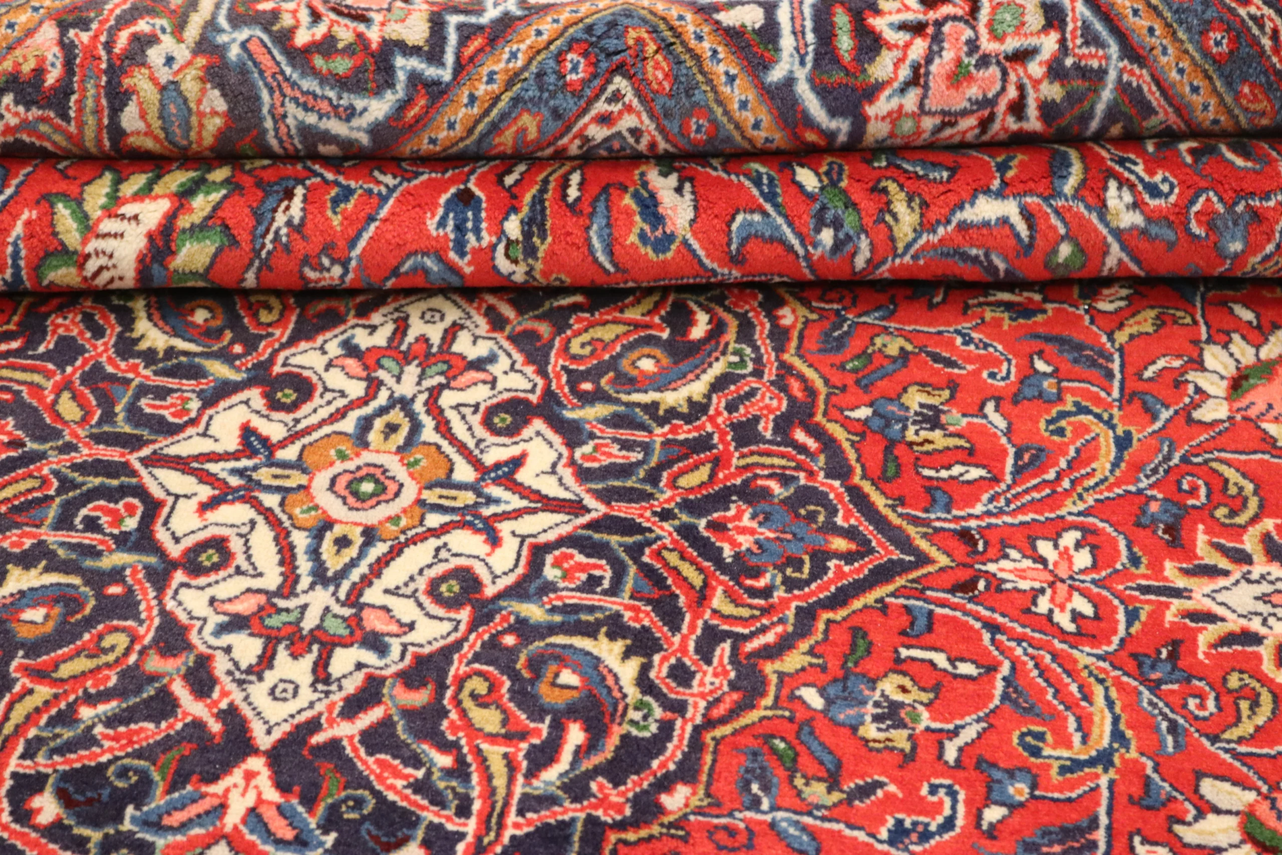 Alternative view of Sarouk Persian Rug 312 × 200 cm in Wool, hand-knotted