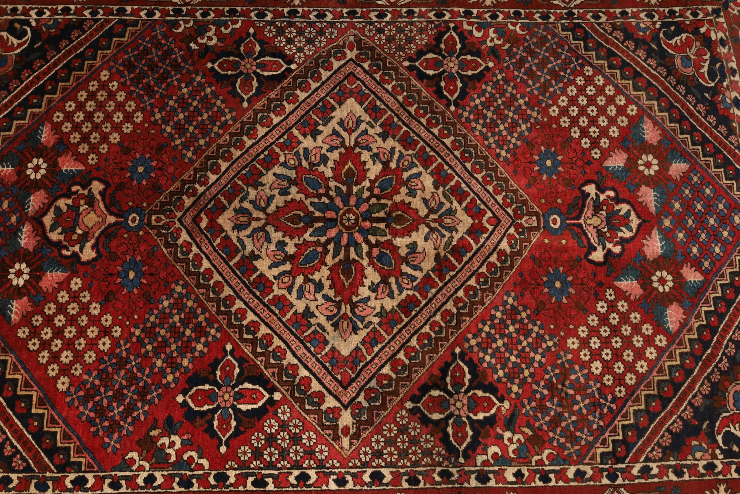 Wool Bakhtiari Persian Rug 208 × 137 cm, hand-knotted - Image 4
