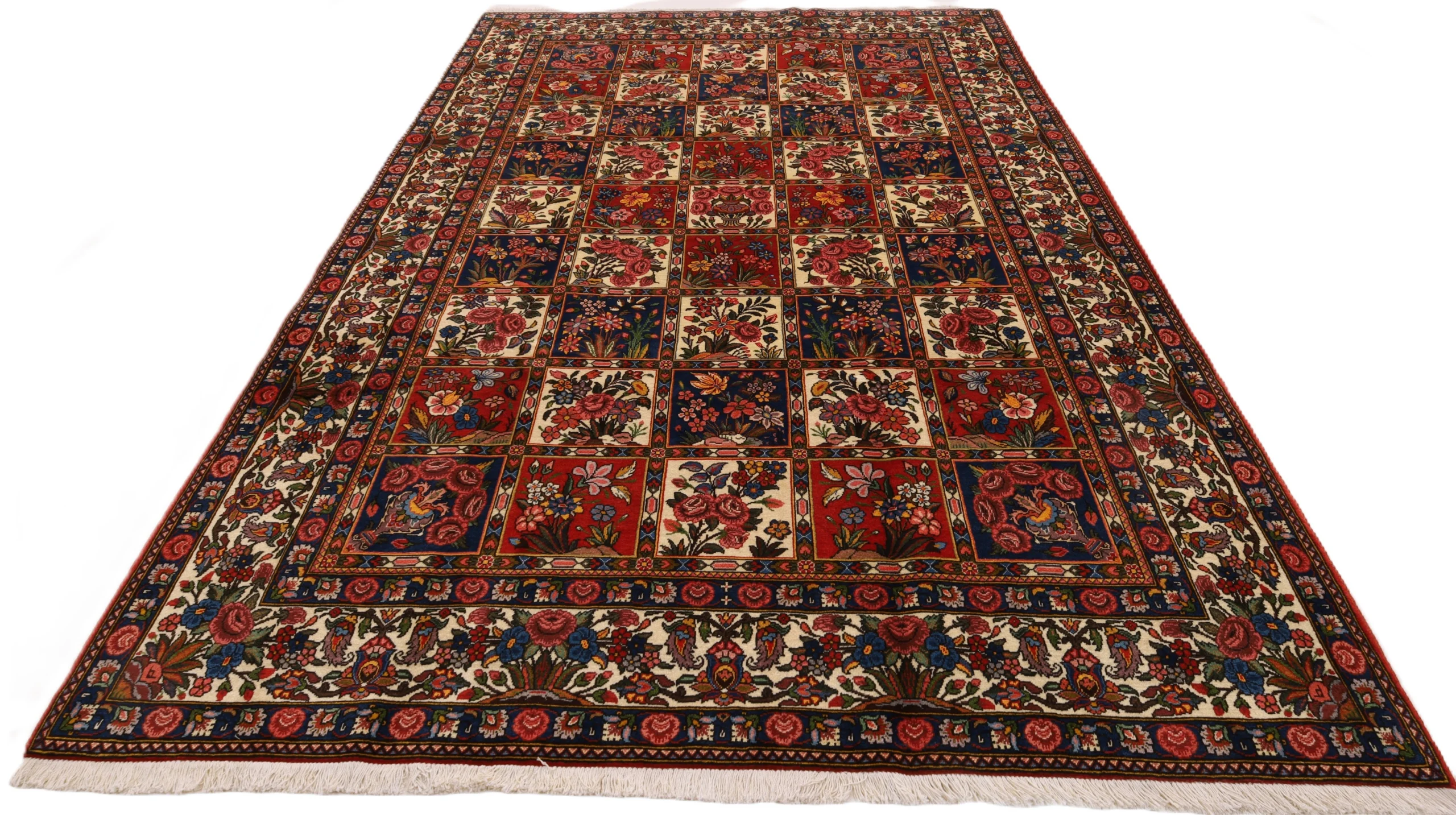 Wool Bakhtiari Persian Rug 322 × 208 cm, hand-knotted - Image 3