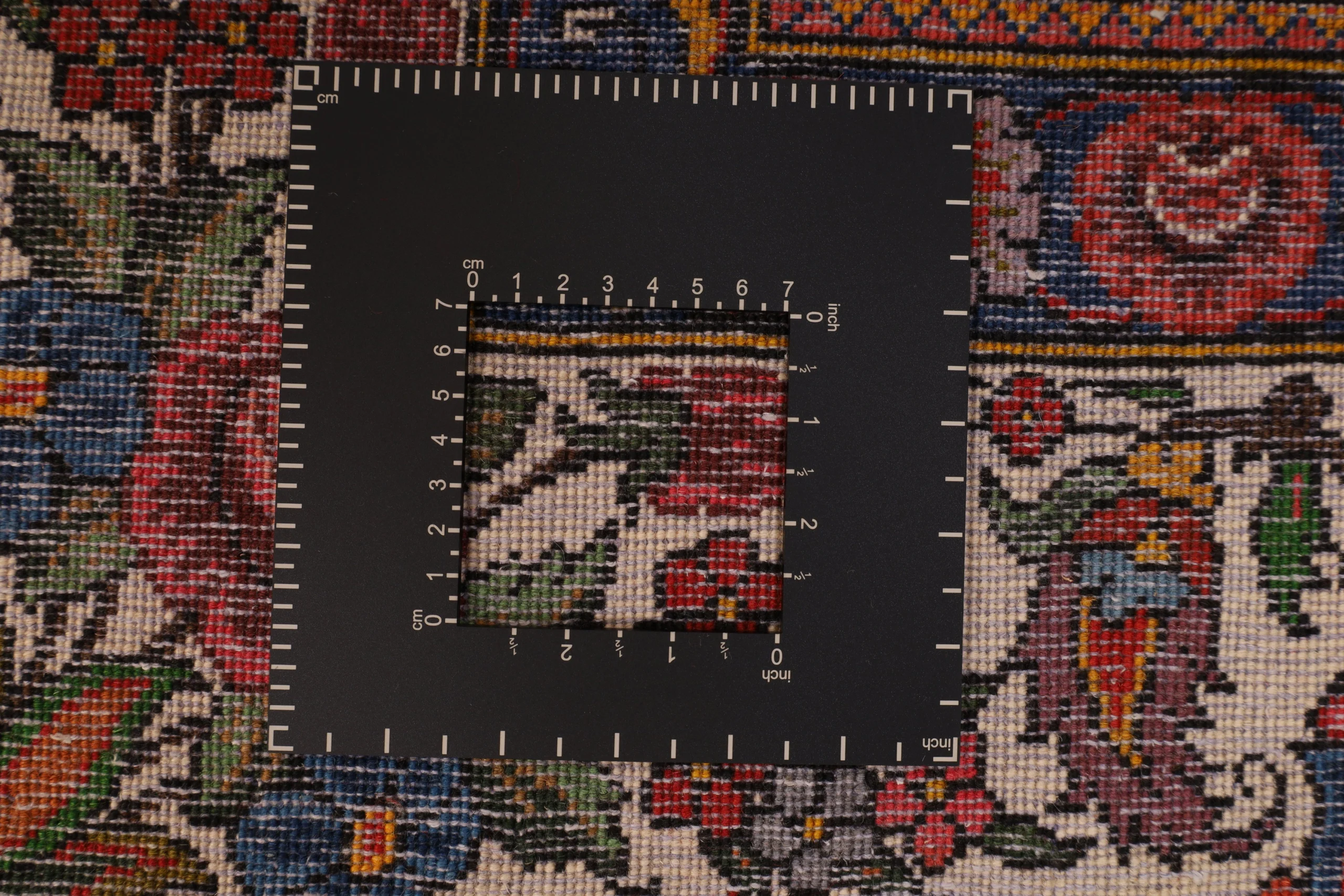 Wool Bakhtiari Persian Rug 322 × 208 cm, hand-knotted - Image 12
