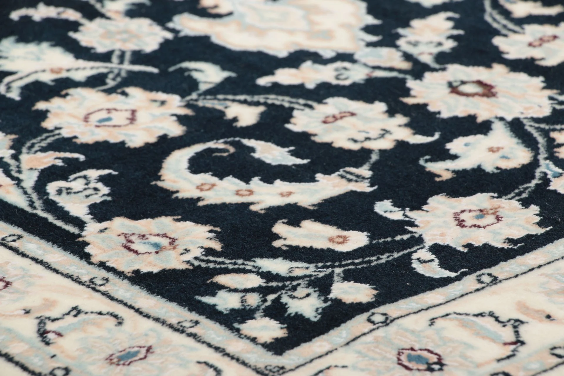 Wool & Silk Tabriz Persian Rug 76 × 300 cm, hand-knotted - Image 4