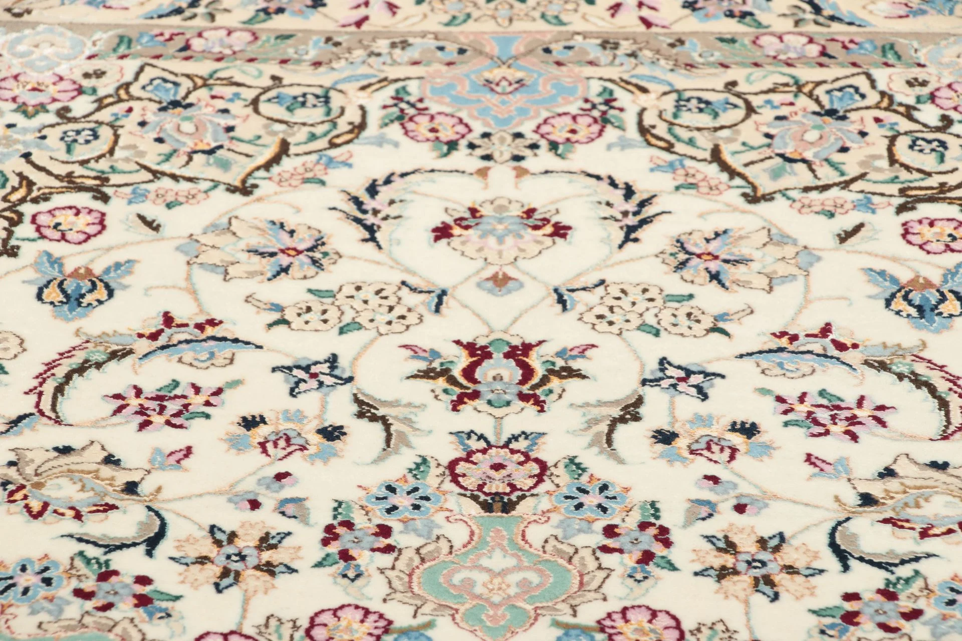 Hand-Knotted Nain Persian Rug, 141 × 205 cm, Wool & Silk - Image 4
