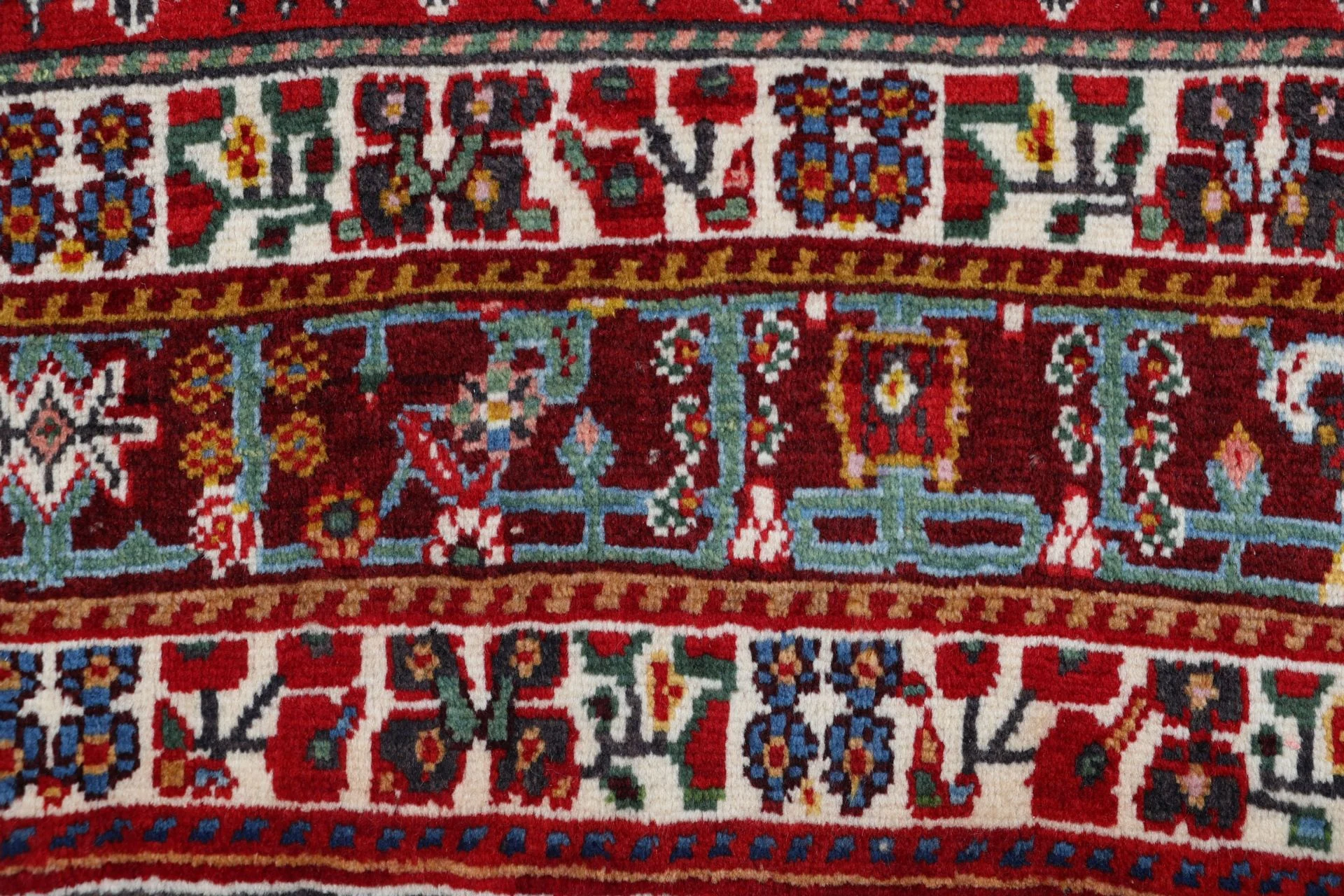 Hand-Knotted Qashqai Persian Rug, 205 × 308 cm, Wool - Image 8