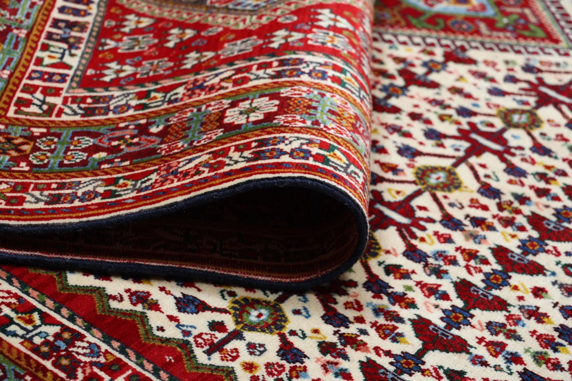 Hand-Knotted Qashqai Persian Rug, 205 × 308 cm, Wool - Image 10