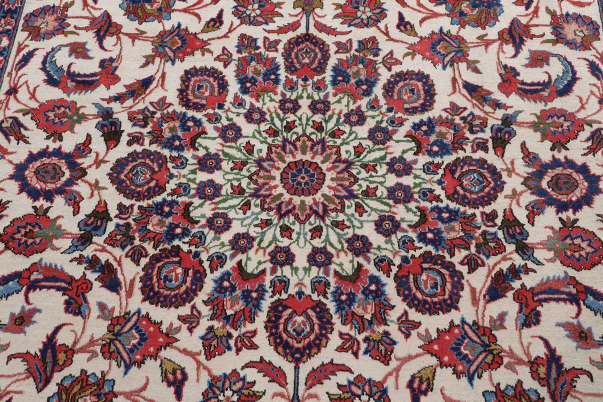Najafabad Persian Rug 268 × 390 cm in Wool, hand-knotted - Image 3