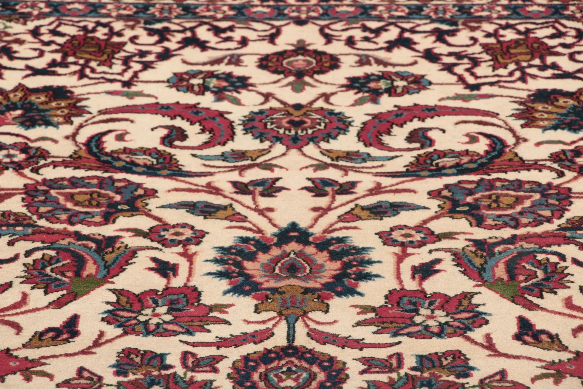 Najafabad Persian Rug 268 × 390 cm in Wool, hand-knotted - Image 4