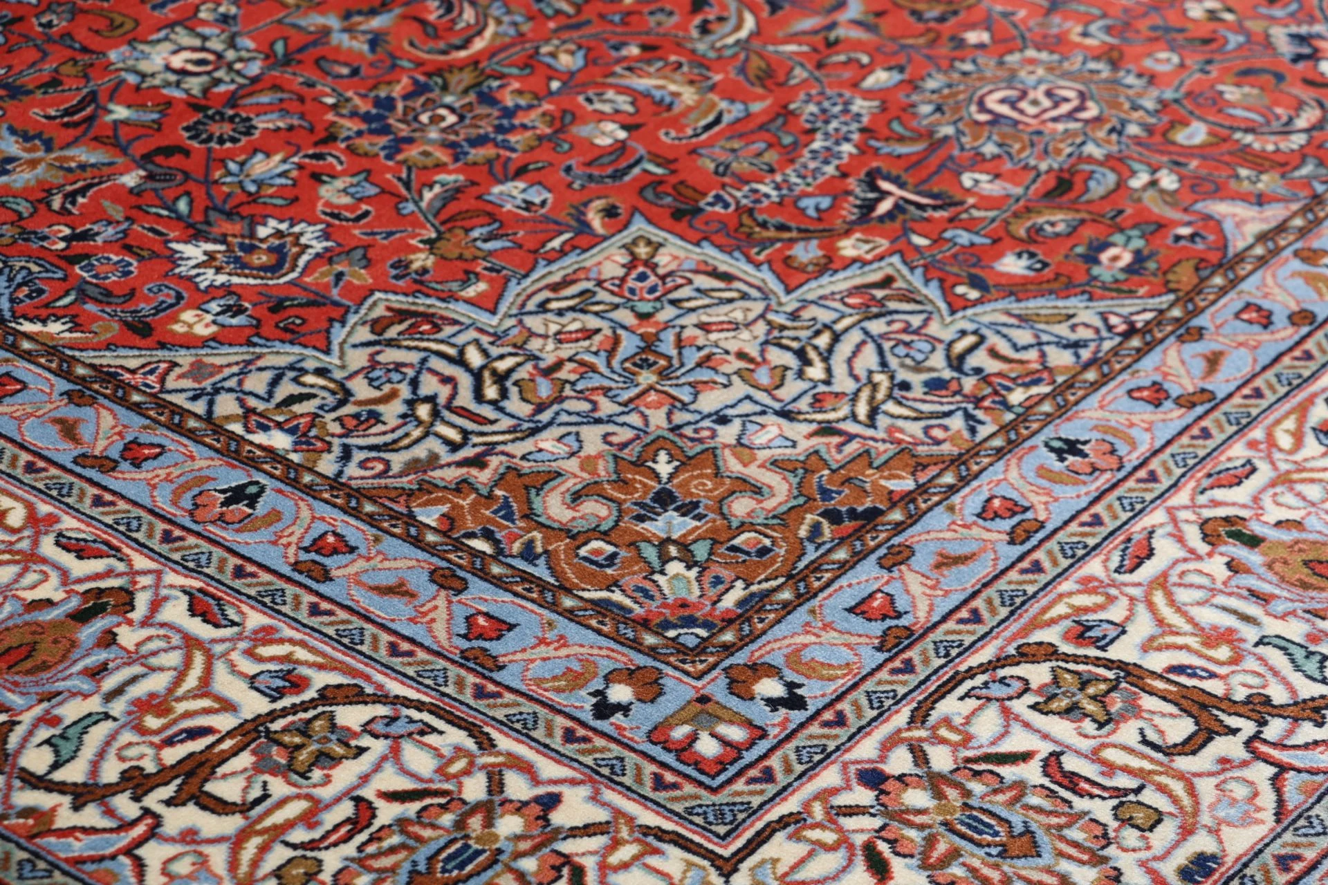 Sarouk Persian Rug 261 × 348 cm in Wool, hand-knotted - Image 7