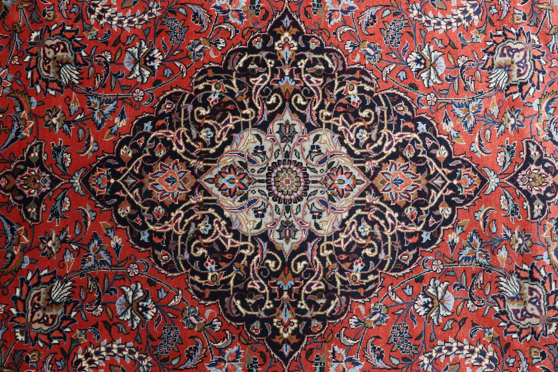 Sarouk Persian Rug 261 × 348 cm in Wool, hand-knotted - Image 9