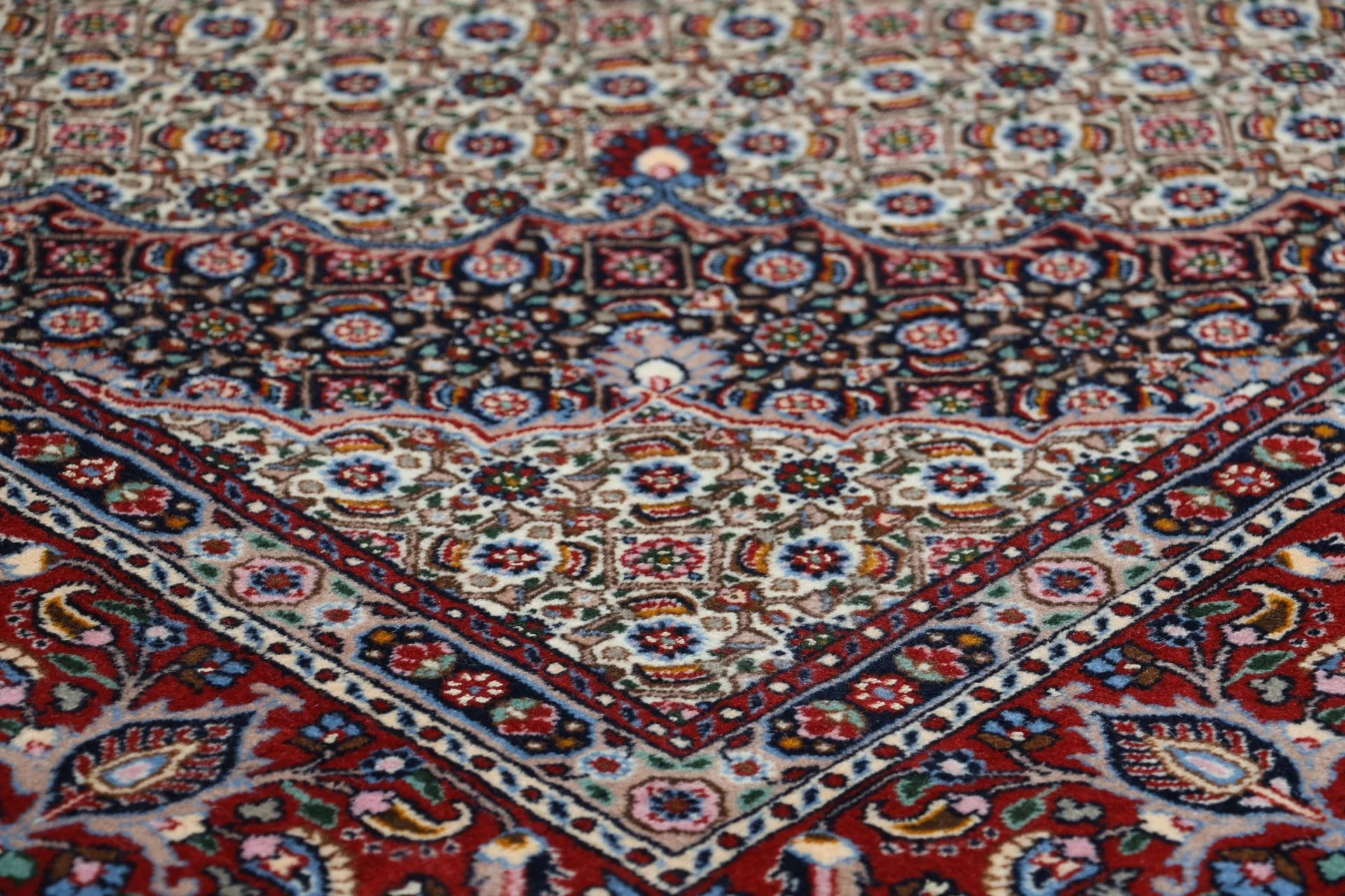 Hand-Knotted Moud Persian Rug, 166 × 236 cm, Wool & Silk - Image 5