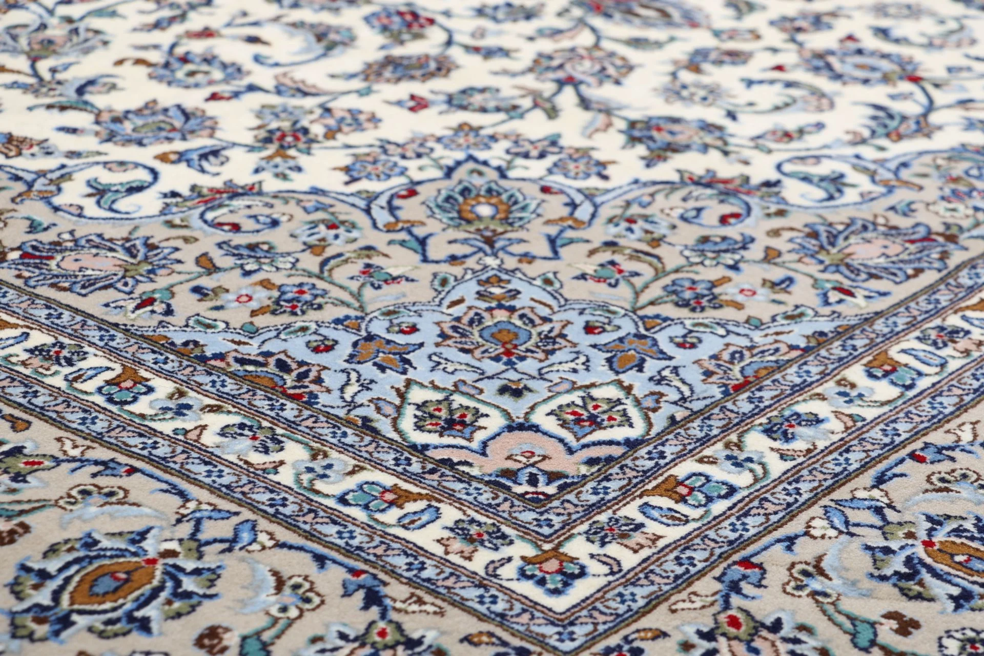 Kashan Persian Rug 250 × 340 cm in Wool, hand-knotted - Image 5