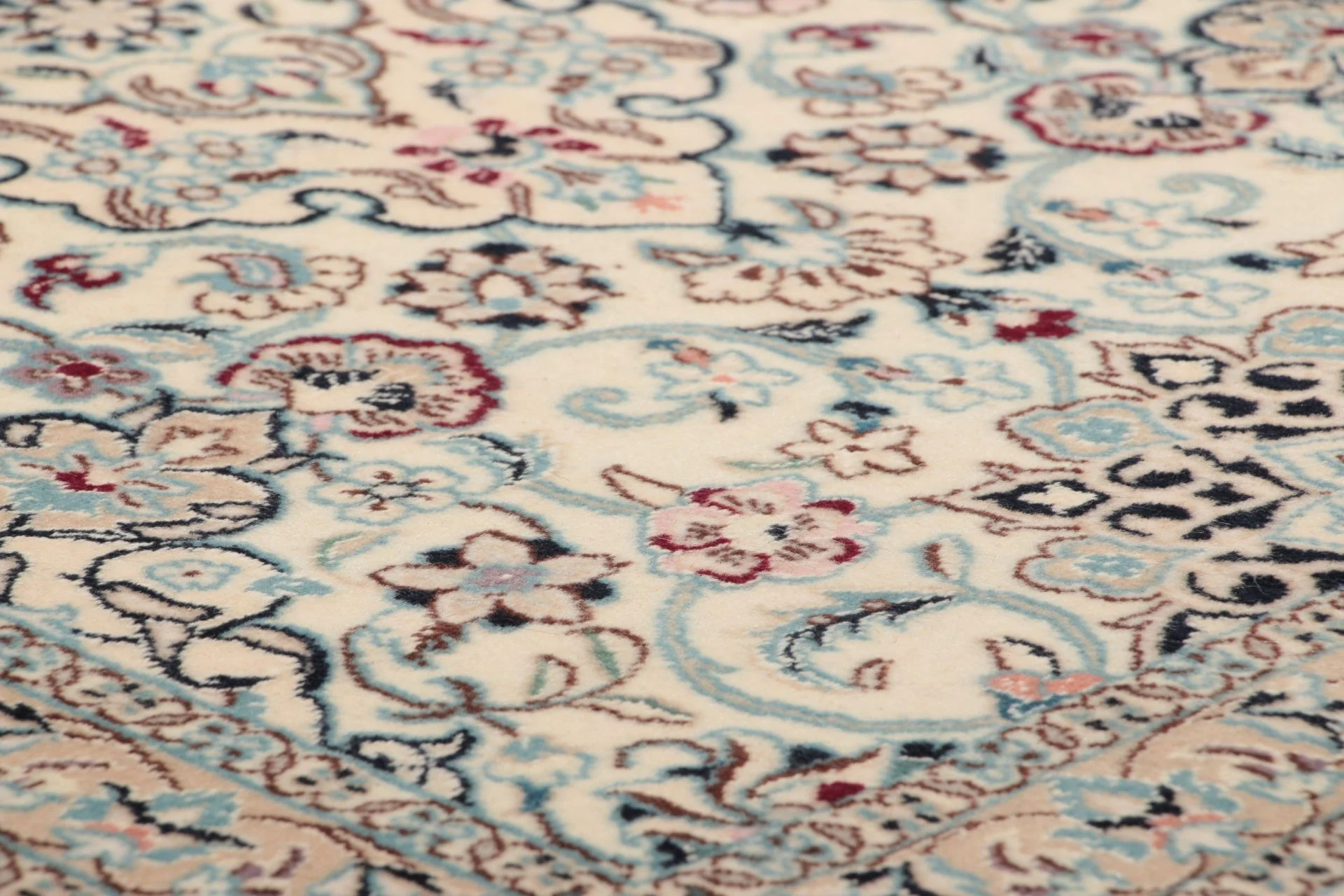 Hand-Knotted Nain Persian Rug, 80 × 420 cm, Wool & Silk - Image 4