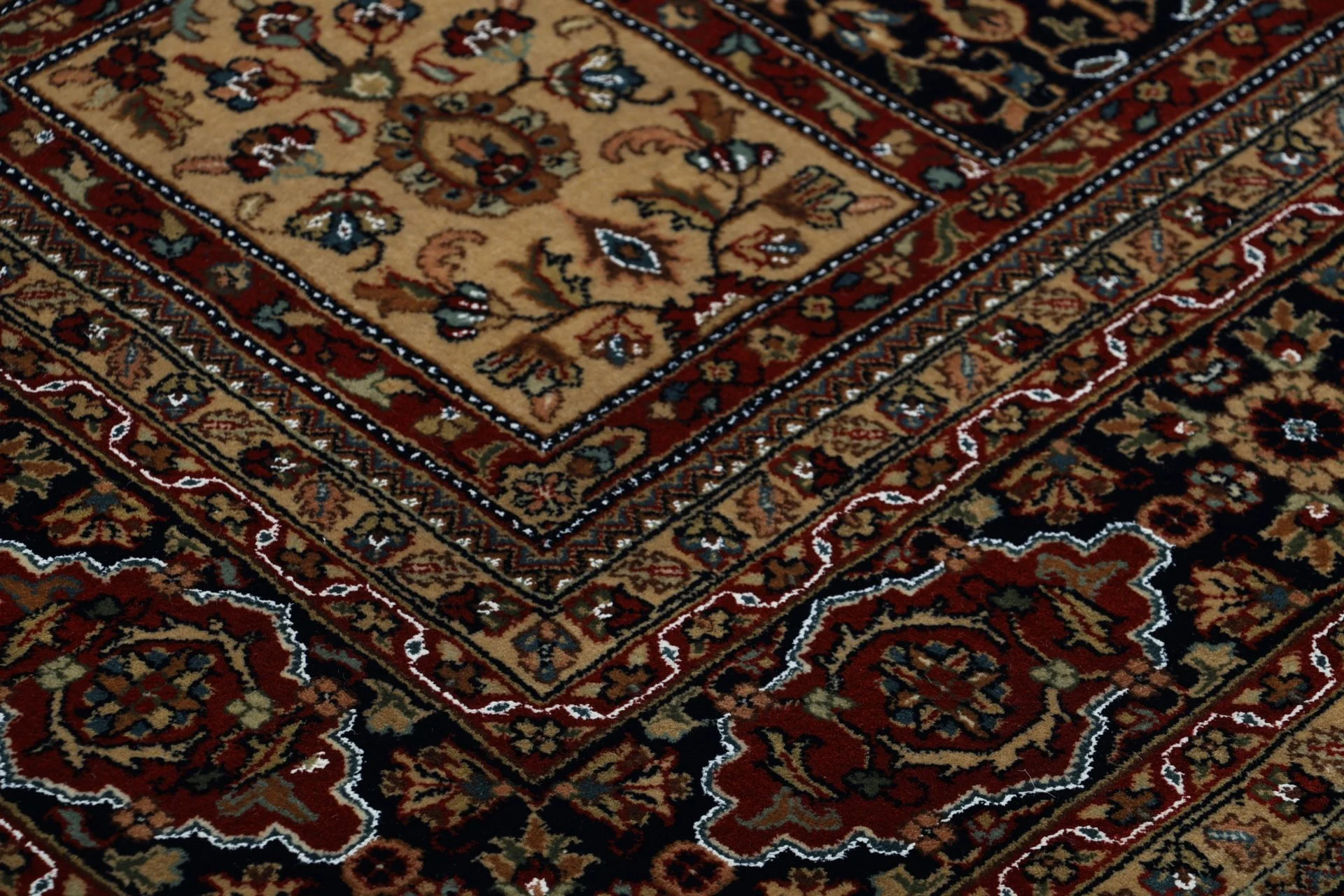Hand-Knotted Qom Indian Rug, 196 × 254 cm, Wool & Silk - Image 5