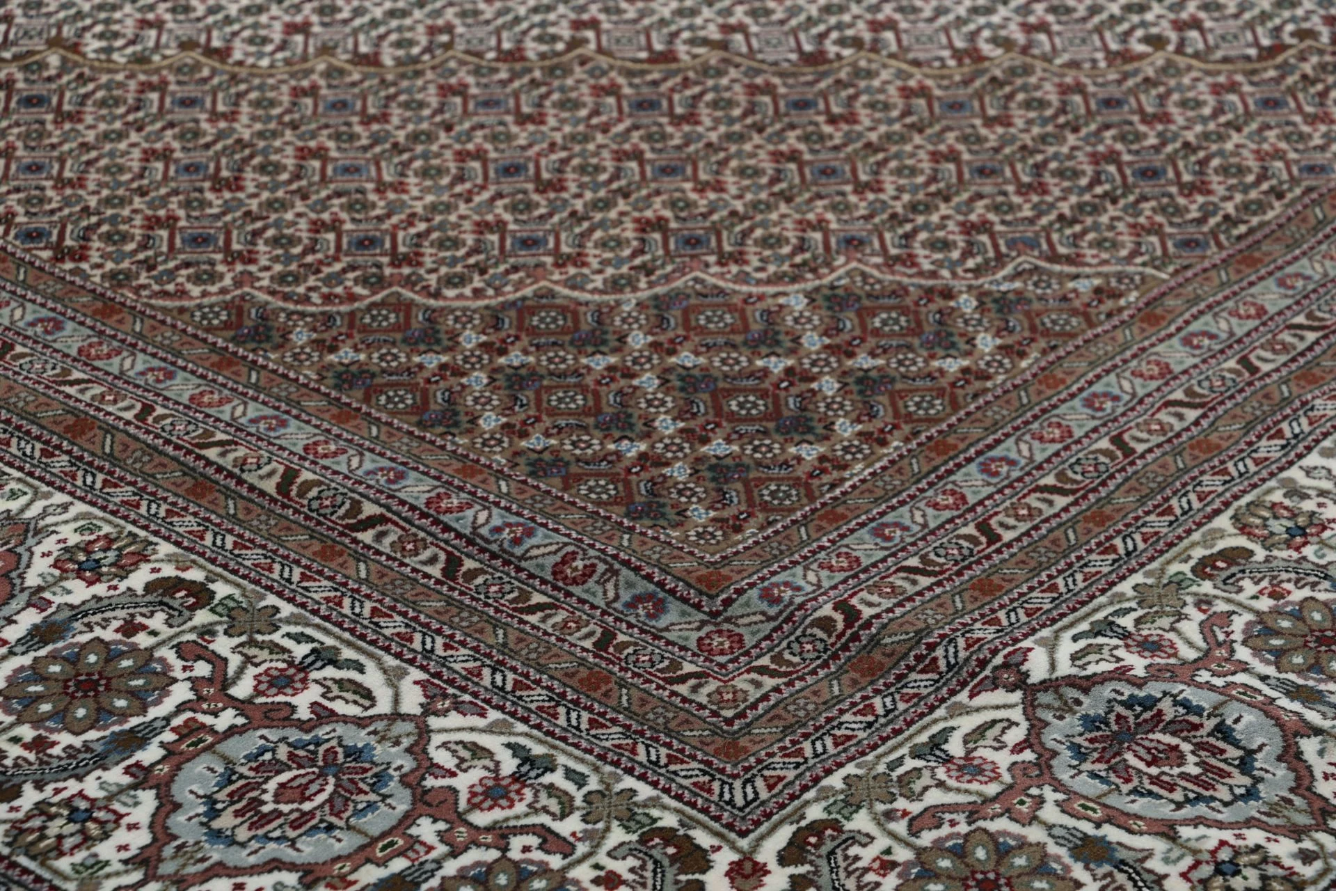 Tabriz Indian Rug 298 × 397 cm in Wool, hand-knotted - Image 7