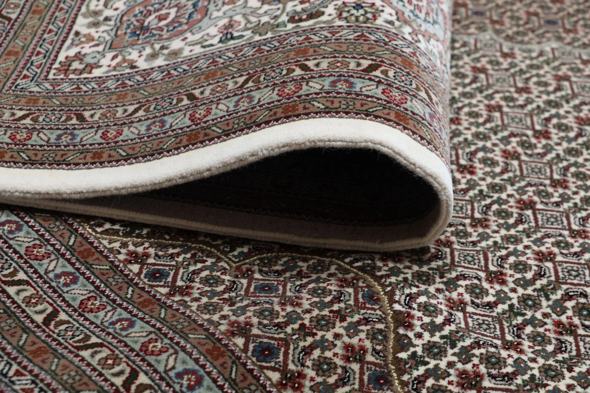 Tabriz Indian Rug 298 × 397 cm in Wool, hand-knotted - Image 10