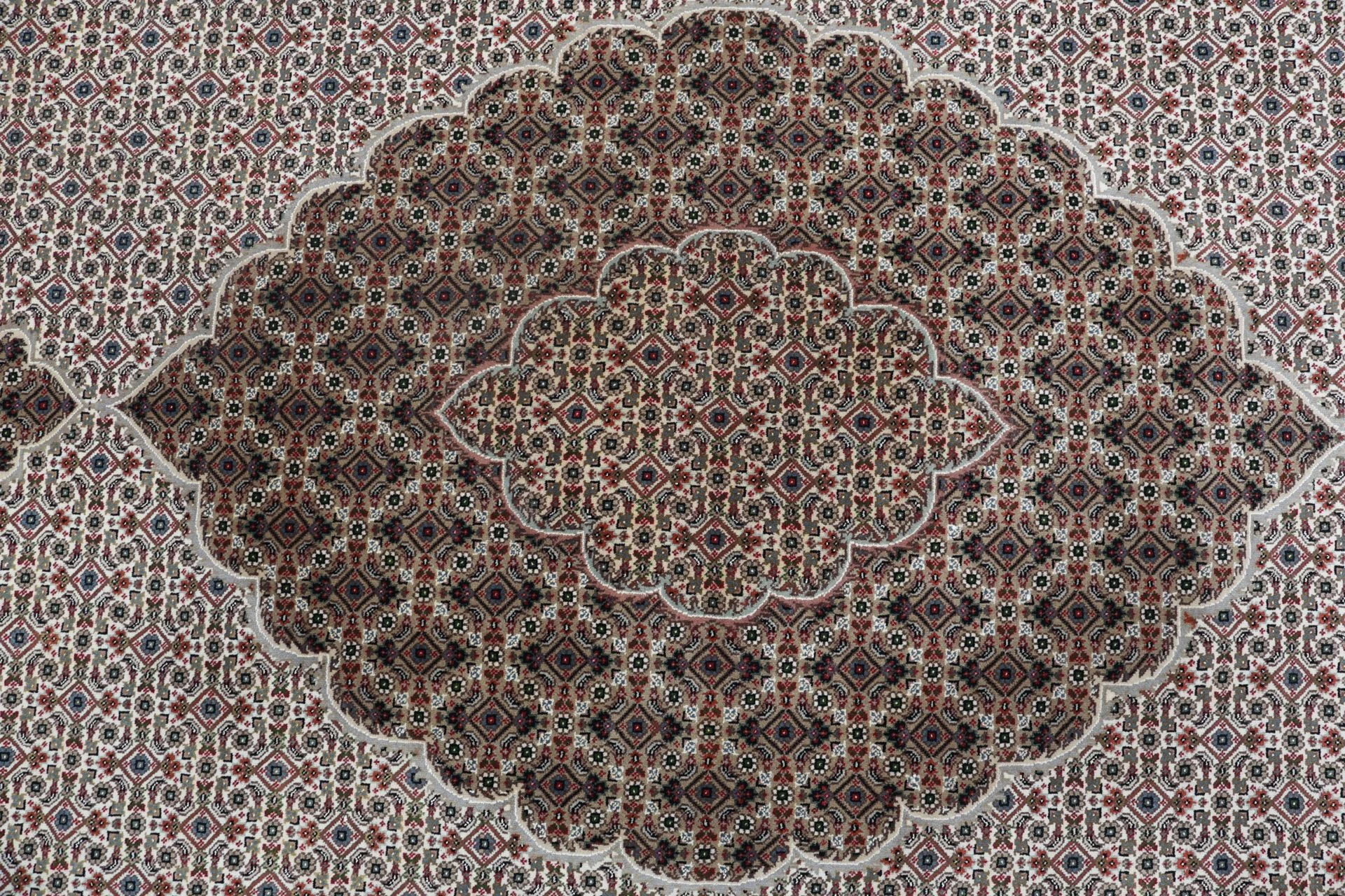 Wool Tabriz Indian Rug 252 × 354 cm, hand-knotted - Image 9