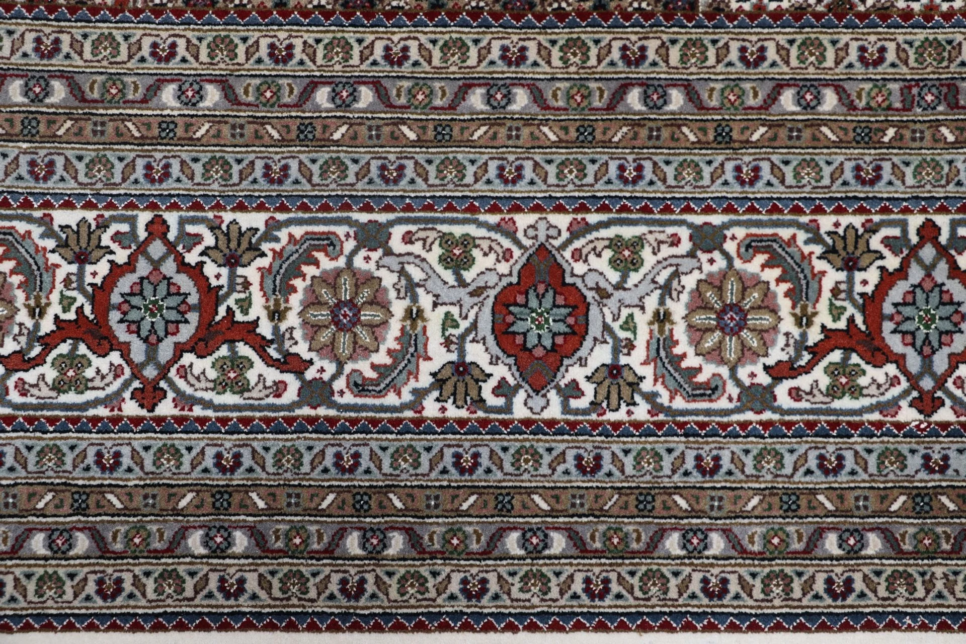 Wool Tabriz Indian Rug 250 × 354 cm, hand-knotted - Image 6