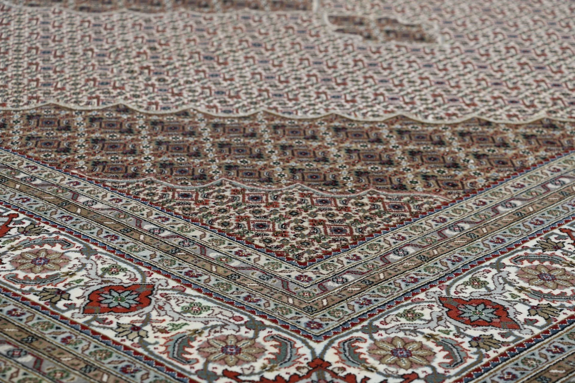 Wool Tabriz Indian Rug 250 × 354 cm, hand-knotted - Image 7