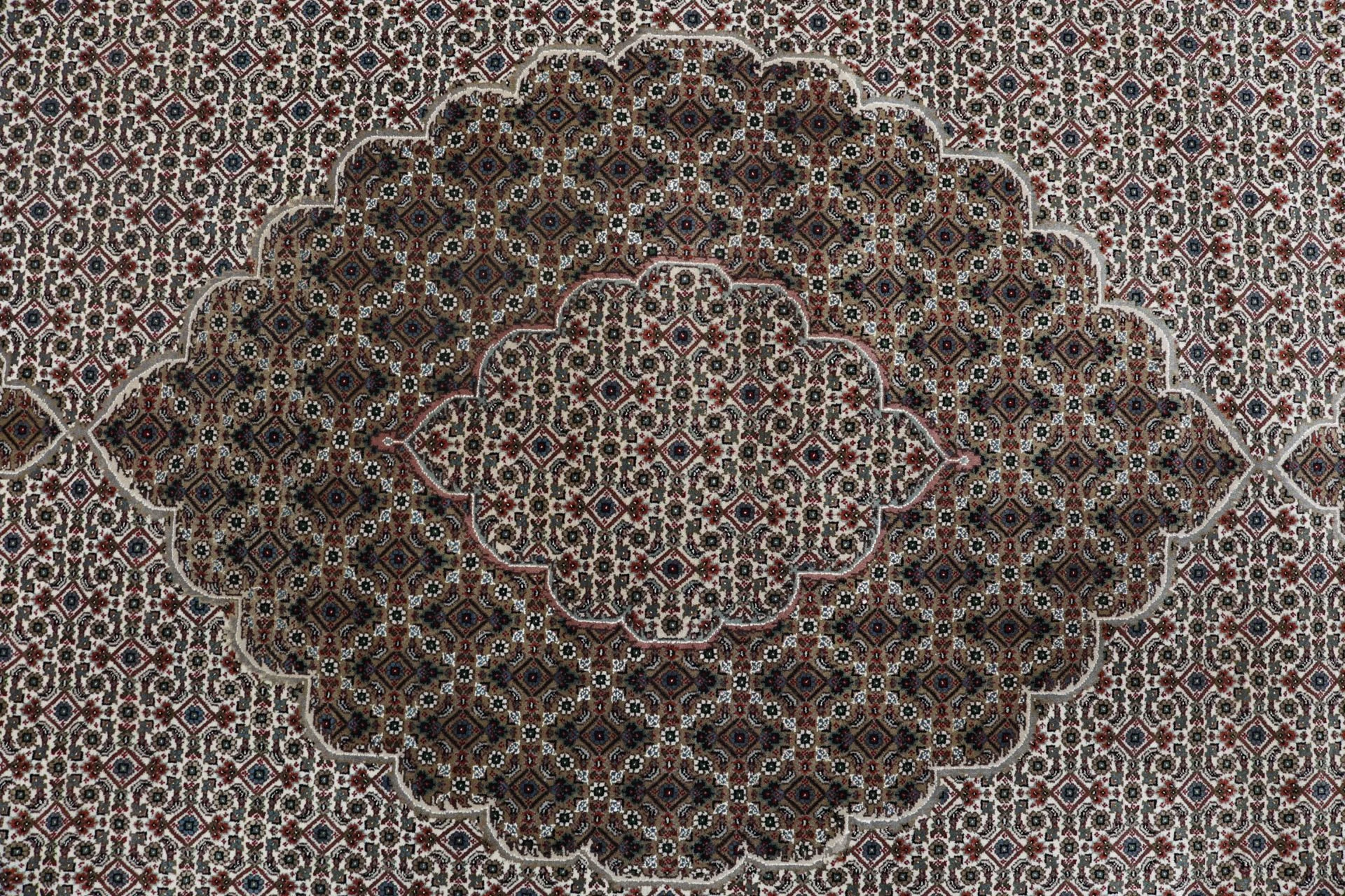 Wool Tabriz Indian Rug 250 × 354 cm, hand-knotted - Image 9
