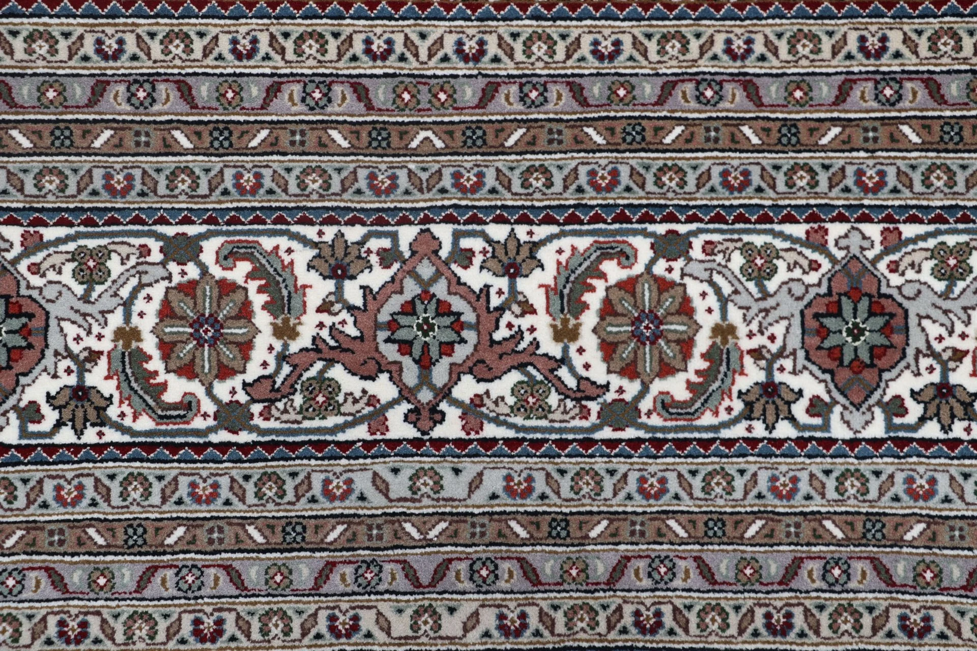 Tabriz Indian Rug 253 × 348 cm in Wool, hand-knotted - Image 6