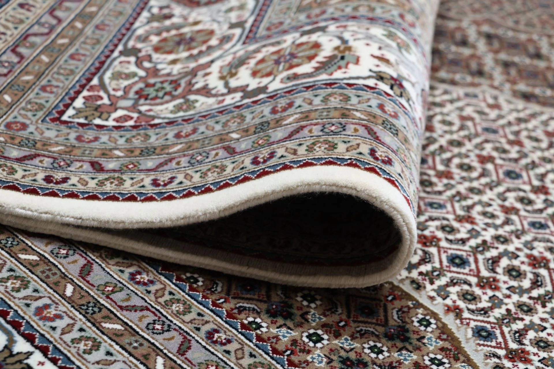 Tabriz Indian Rug 253 × 348 cm in Wool, hand-knotted - Image 10