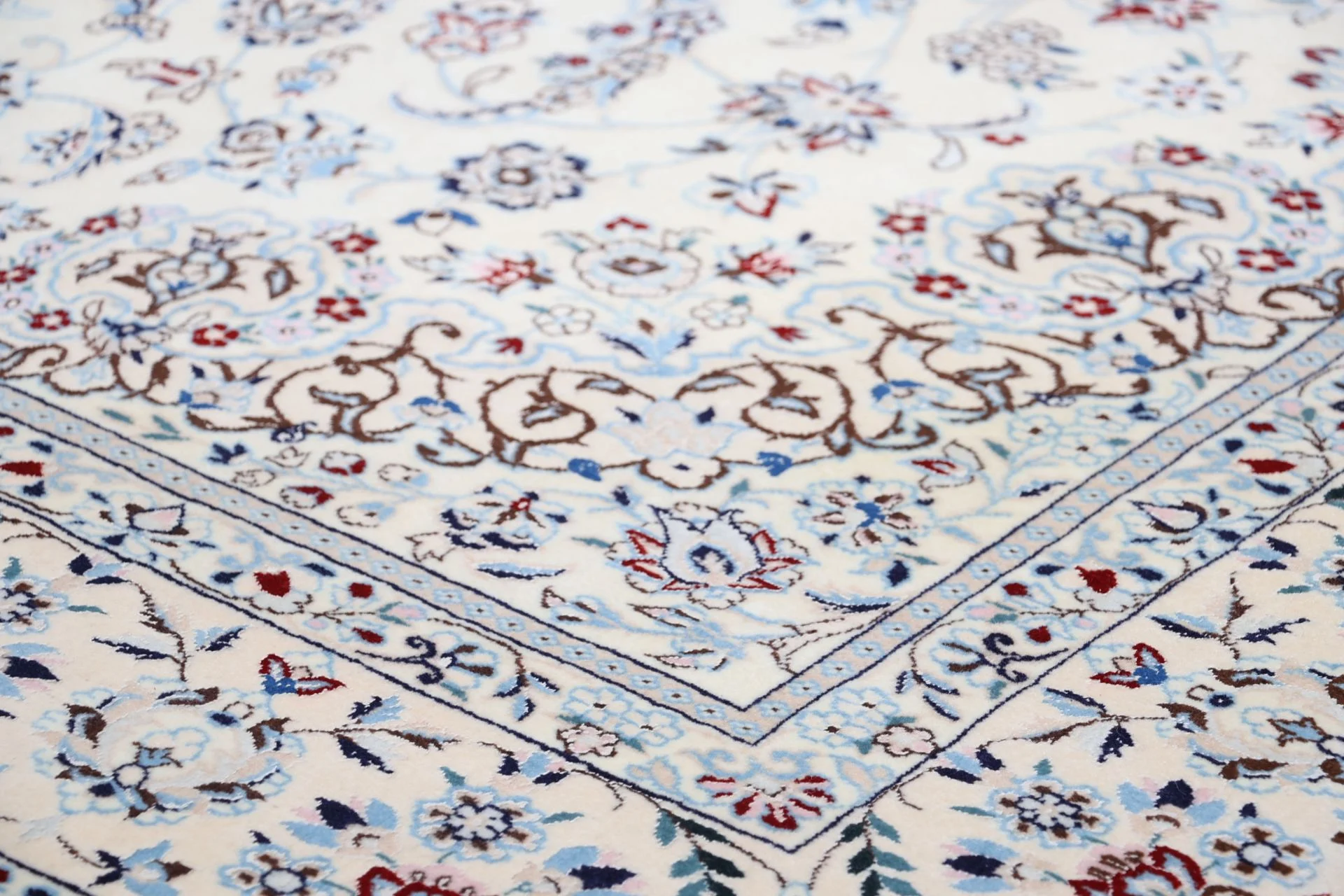 Wool & Silk Nain Persian Rug 160 × 242 cm, hand-knotted - Image 5
