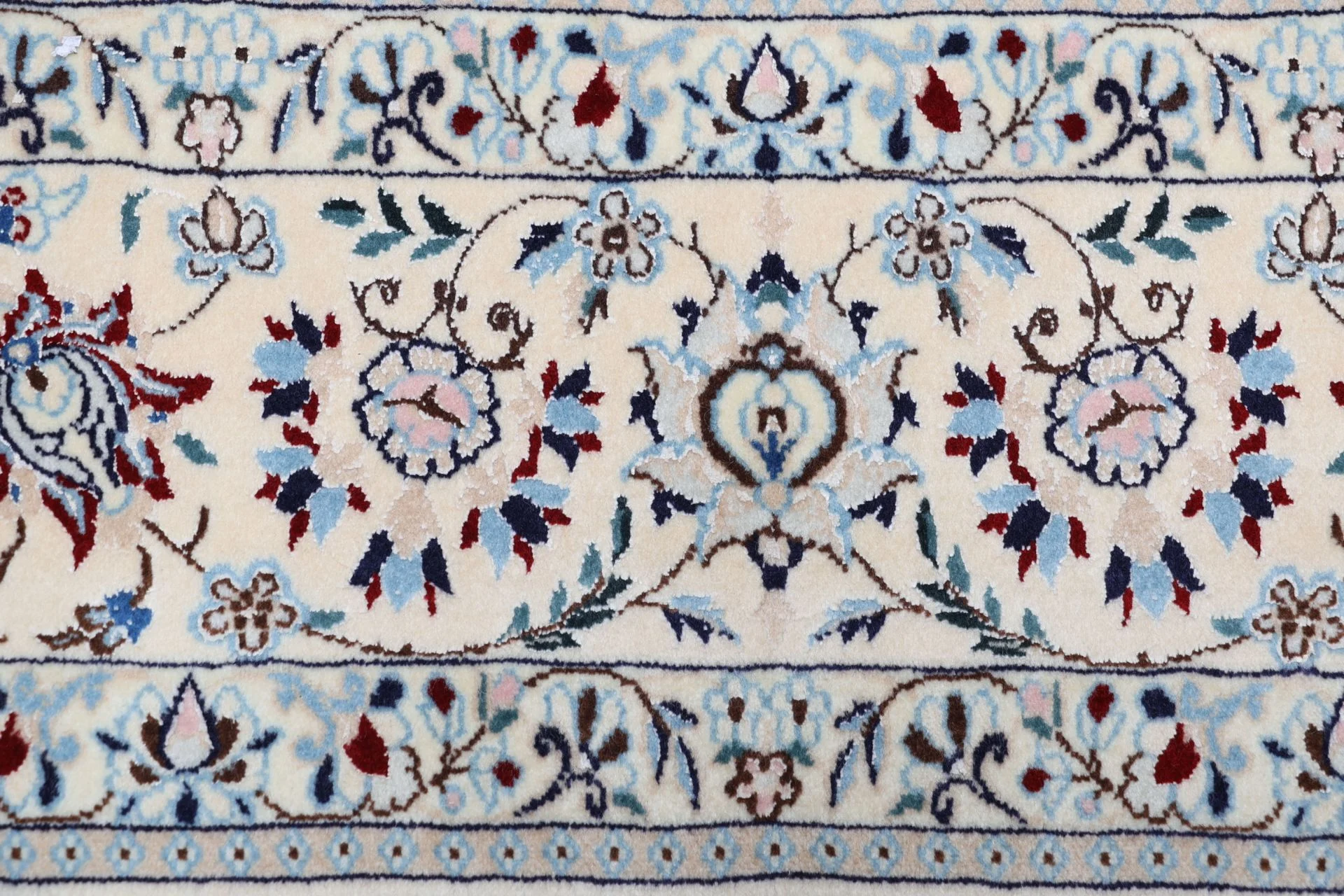 Wool & Silk Nain Persian Rug 160 × 242 cm, hand-knotted - Image 8