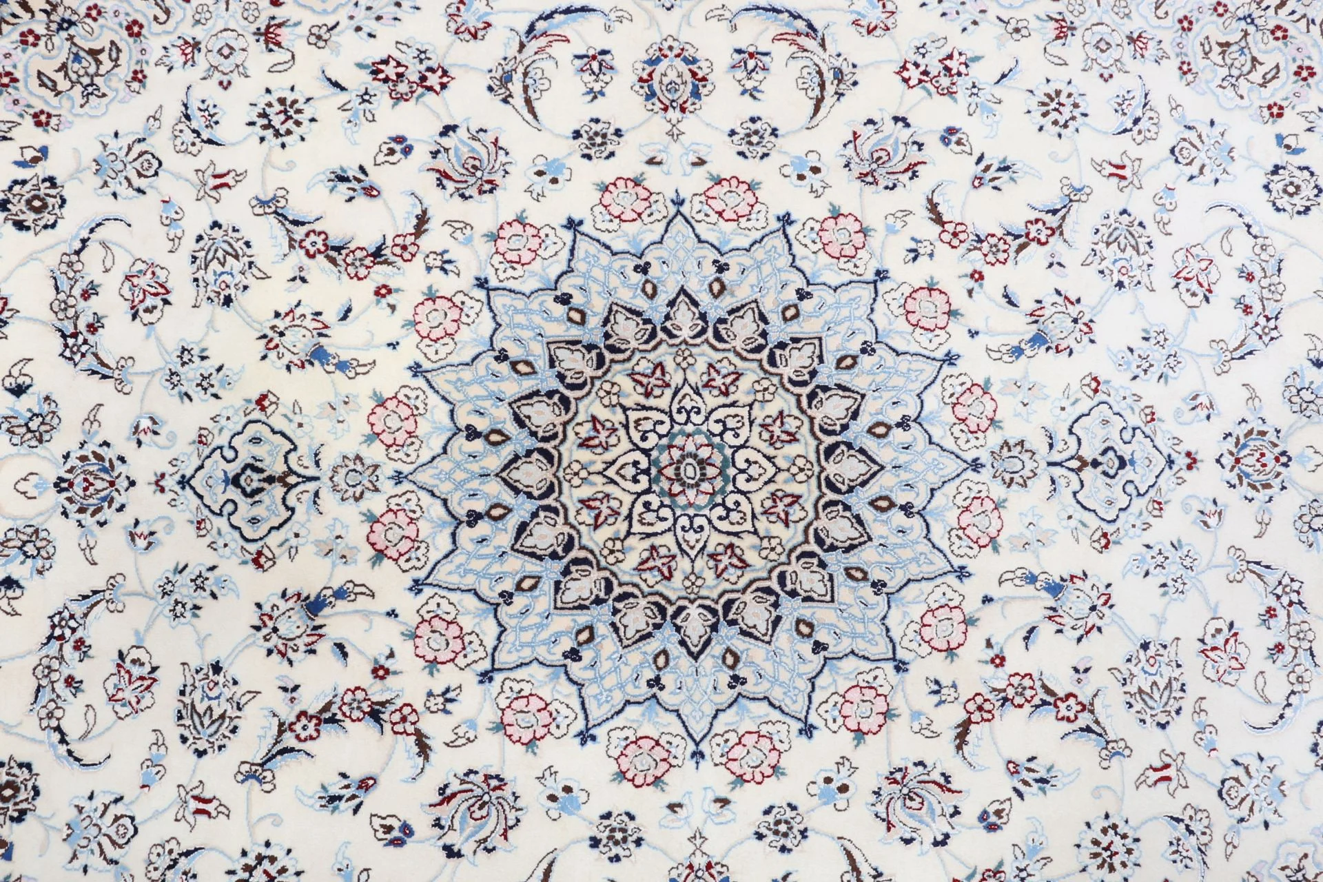 Wool & Silk Nain Persian Rug 160 × 242 cm, hand-knotted - Image 9