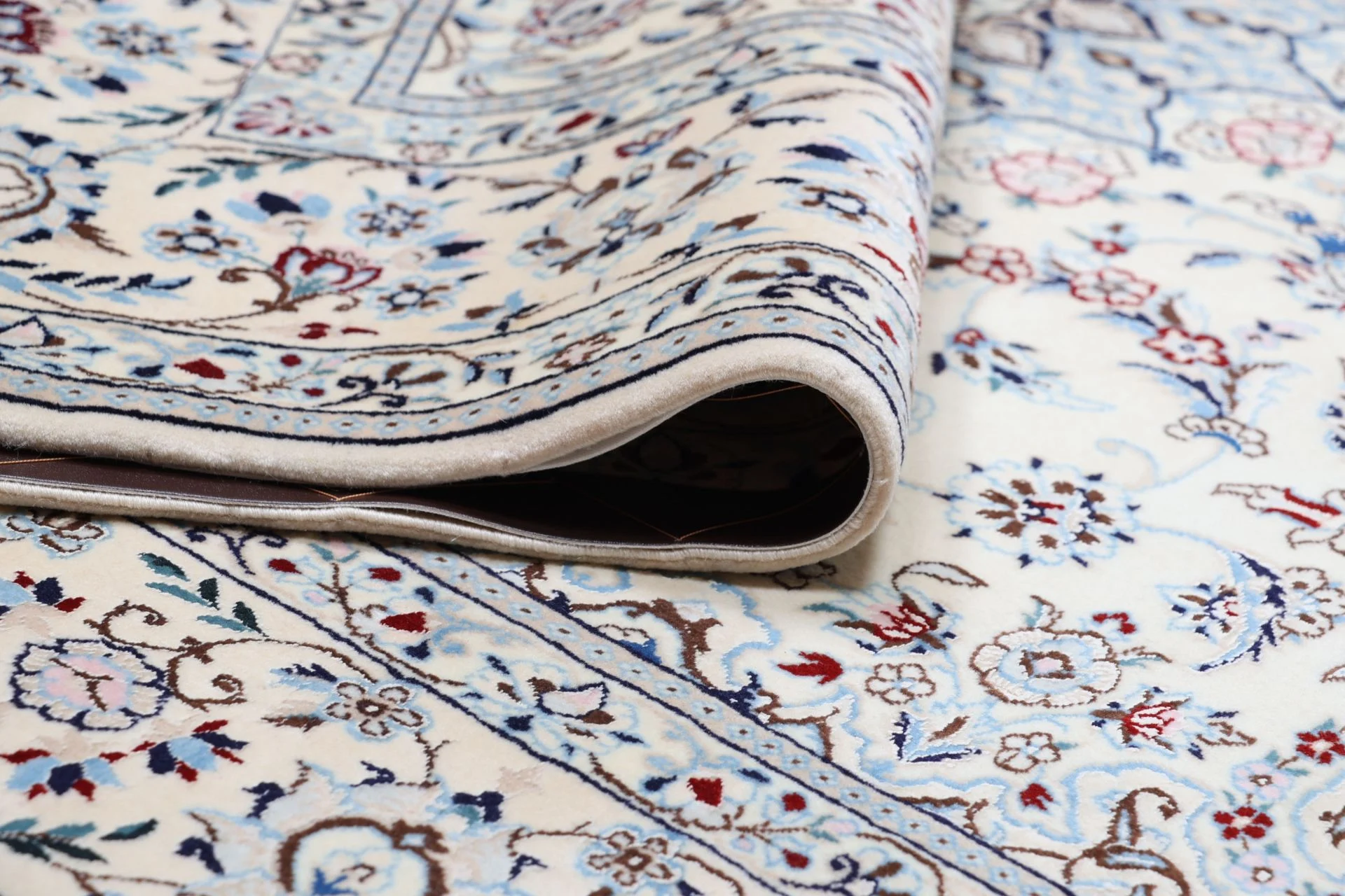 Wool & Silk Nain Persian Rug 160 × 242 cm, hand-knotted - Image 10